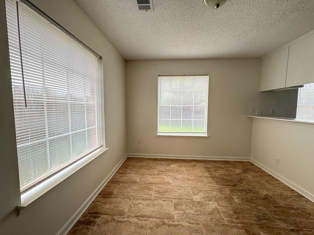 1819 Black Bear Cir W Property Photo 10