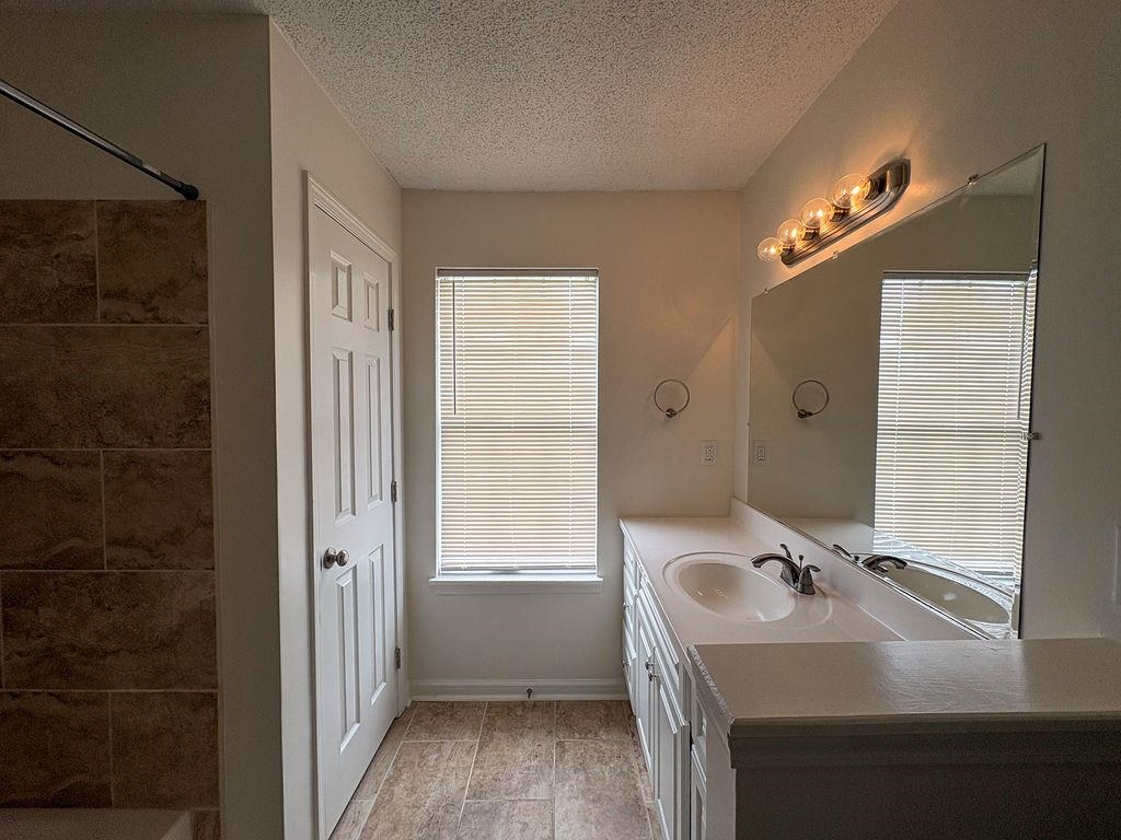 1819 Black Bear Cir W Property Photo 22