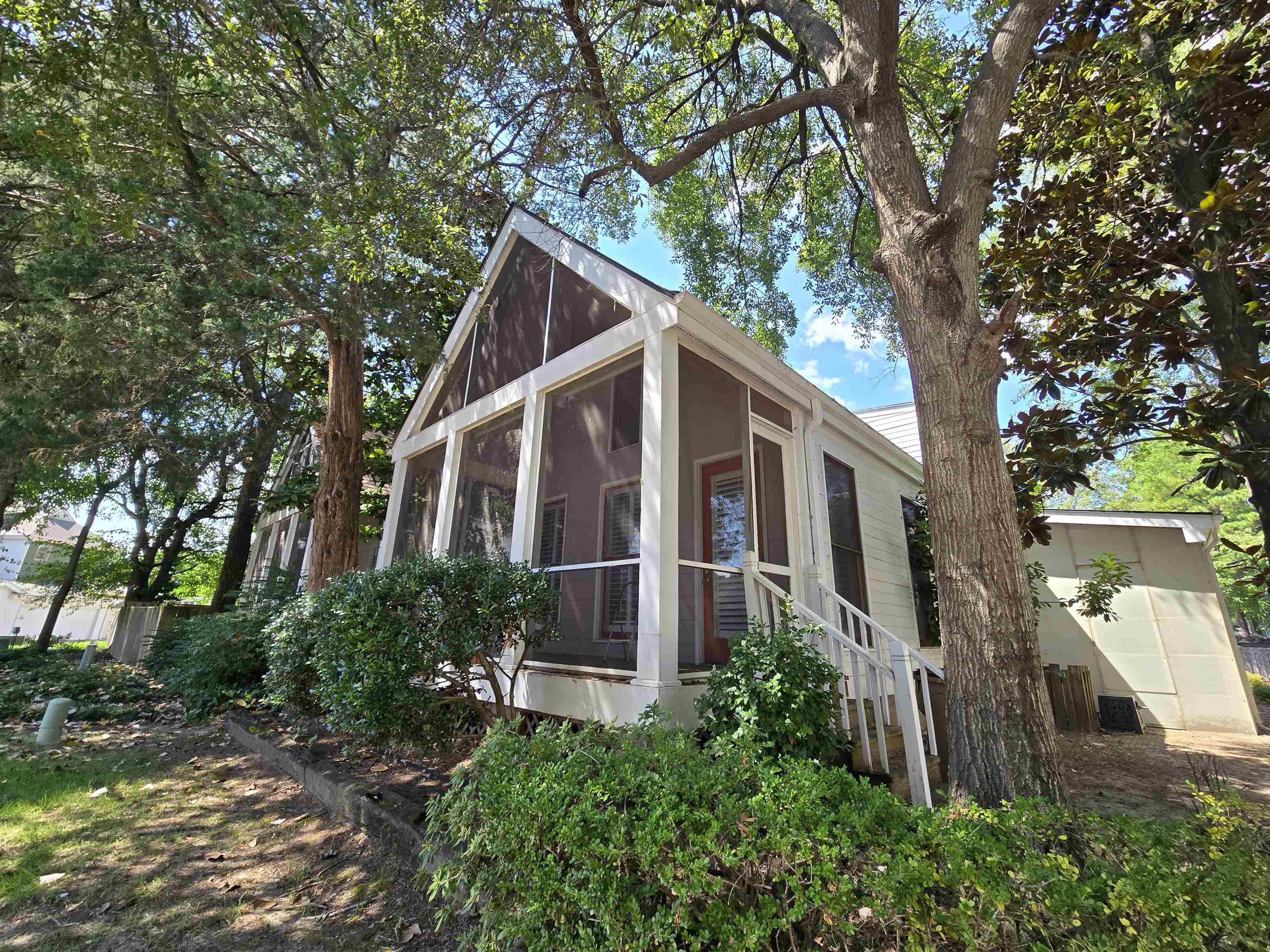 113 Village Ln Property Photo 3