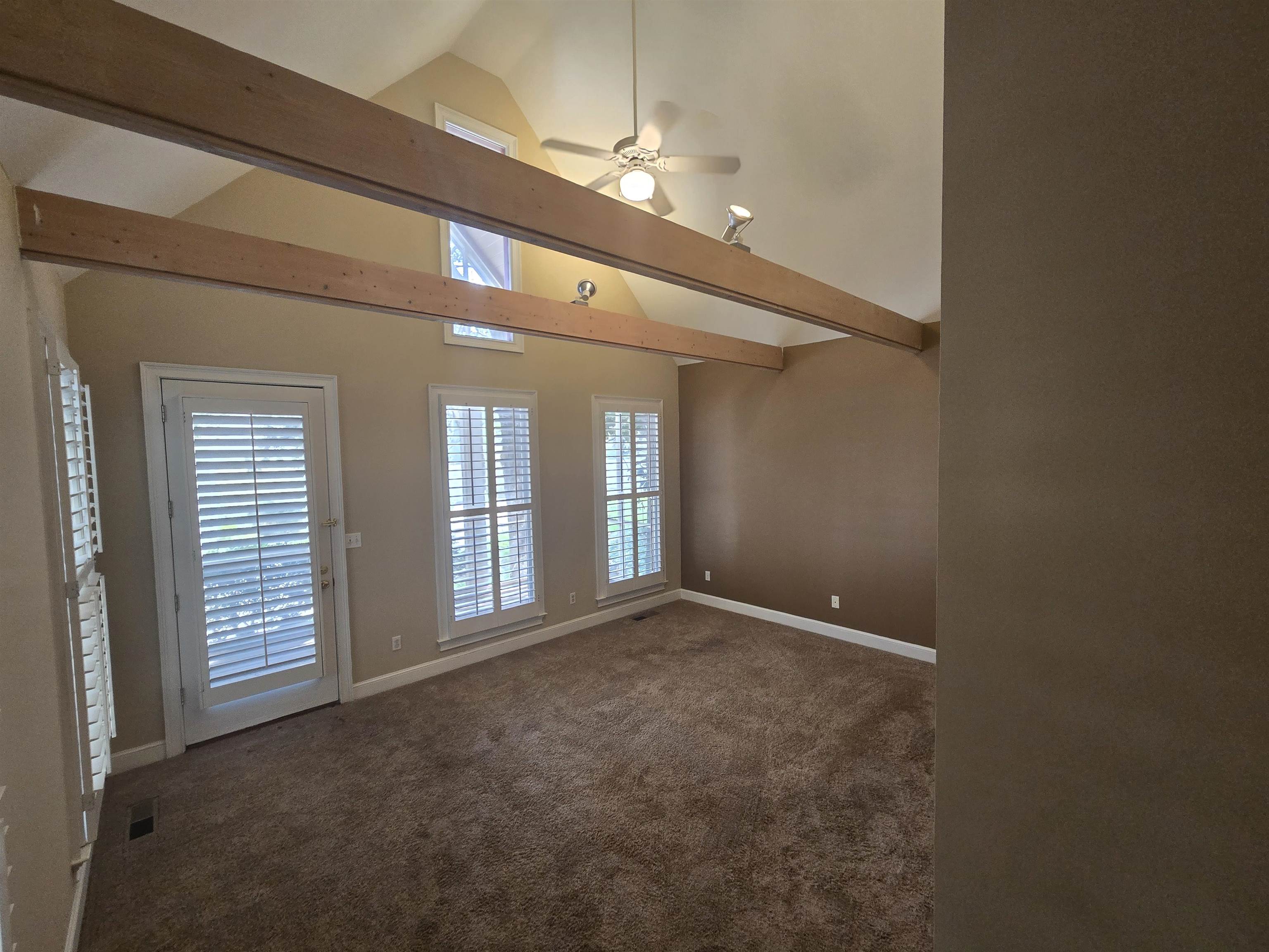 113 Village Ln Property Photo 10