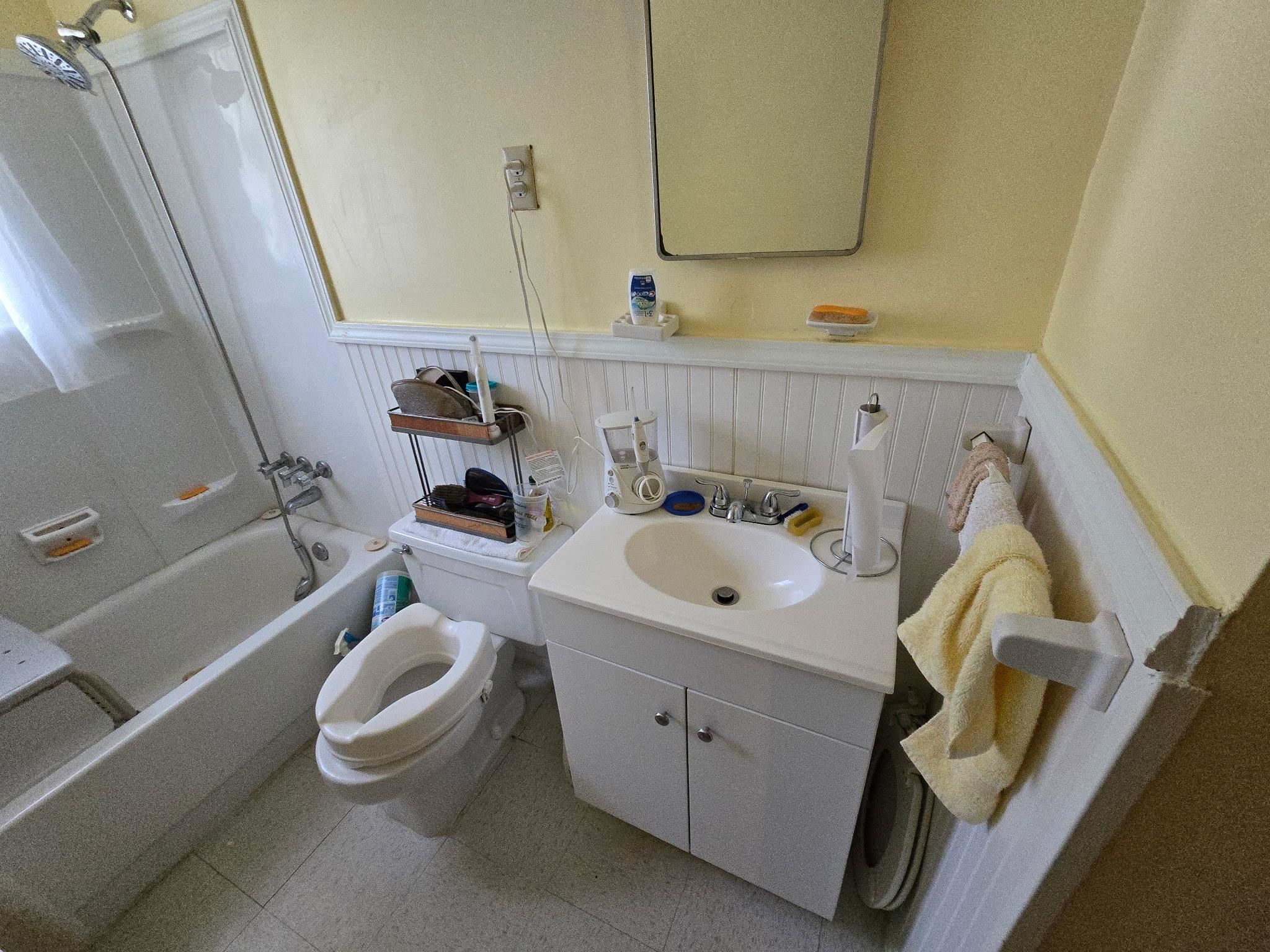 1713 Foster Ave Property Photo 8
