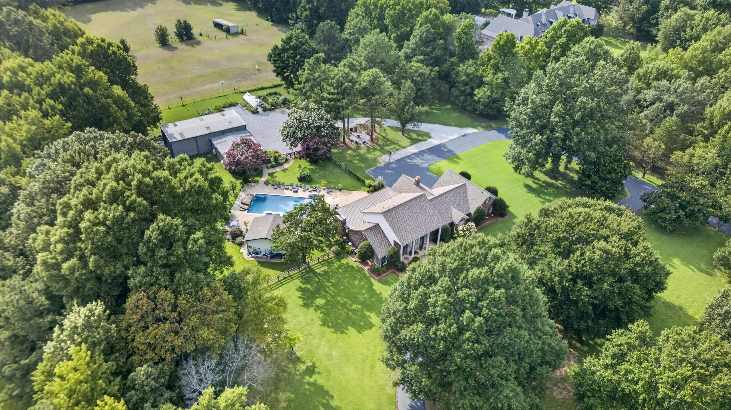 655 BRAY STATION RD Property Photo 1