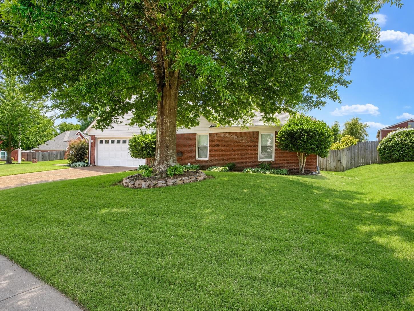 6183 Daybreak Dr Property Photo 3
