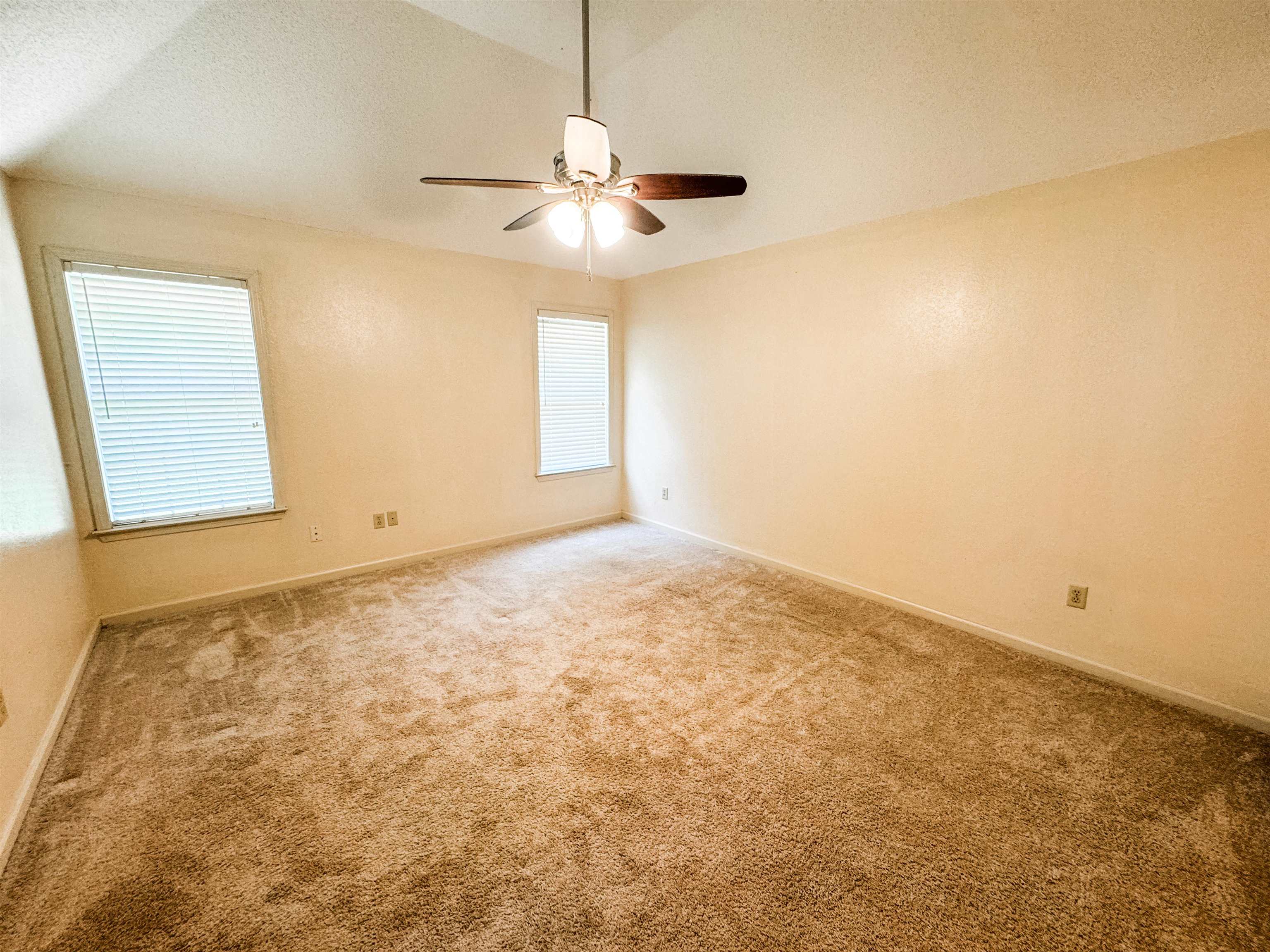 1294 River Bank Dr Property Photo 6