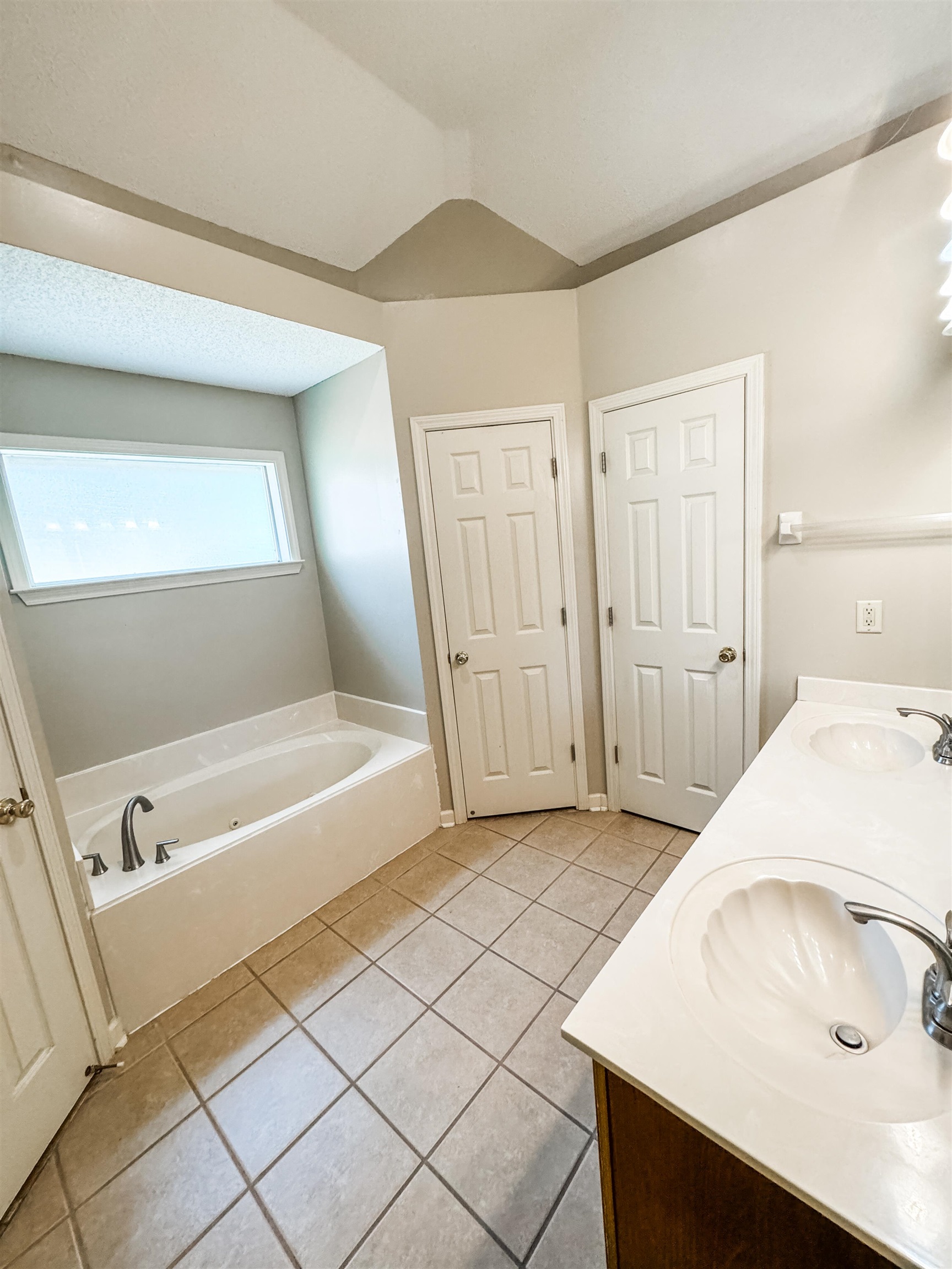 1294 River Bank Dr Property Photo 7