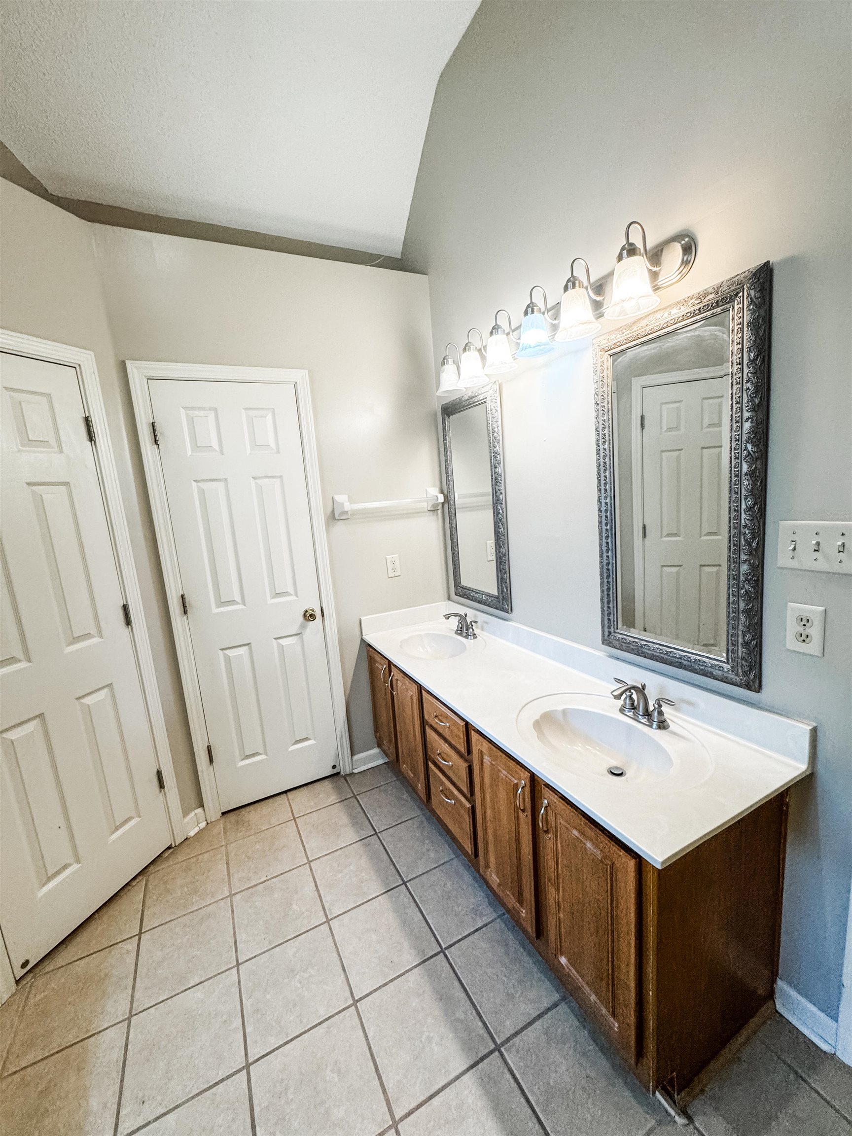 1294 River Bank Dr Property Photo 8