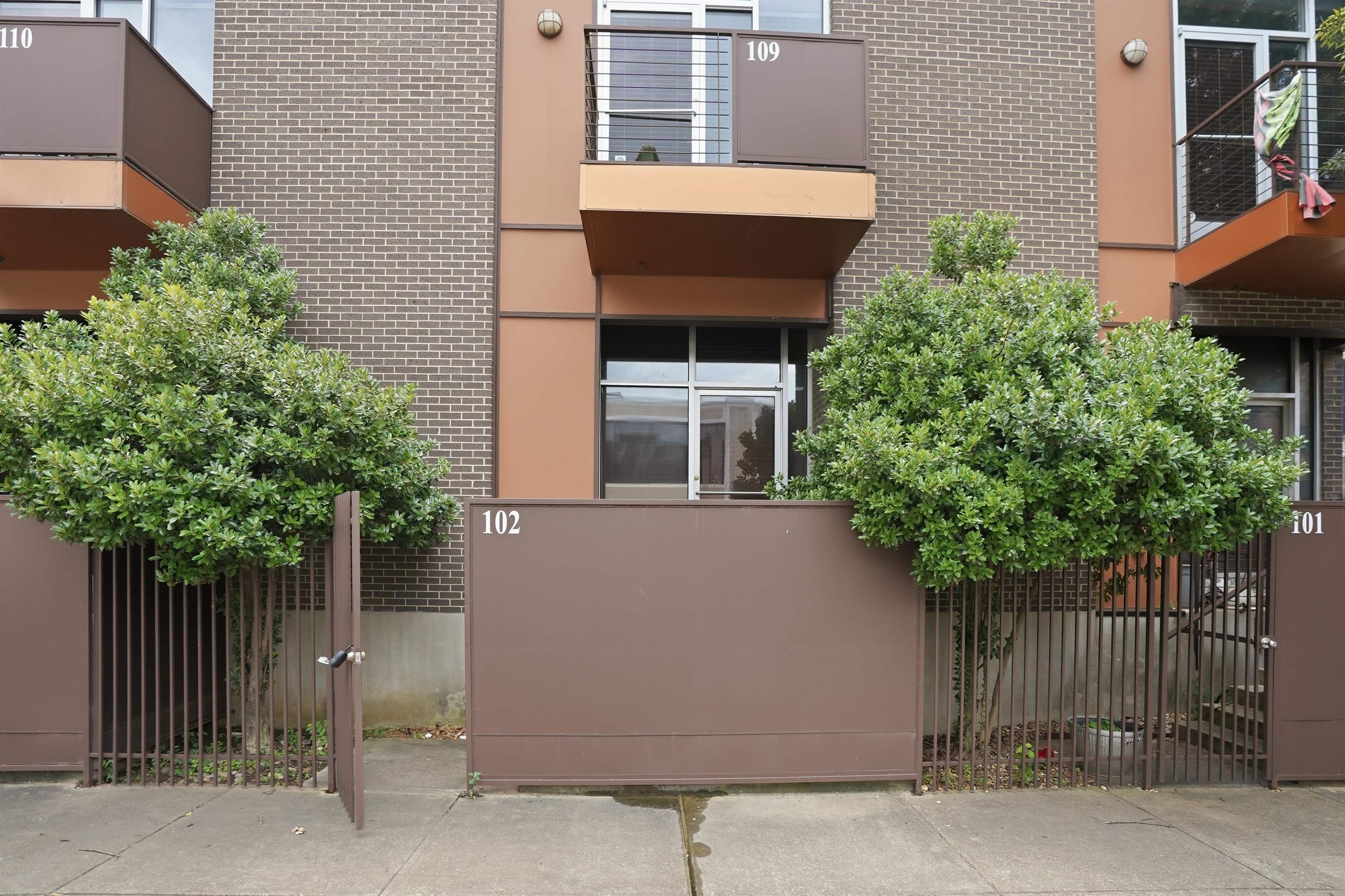 437 MONROE AVE 102 Property Photo 1