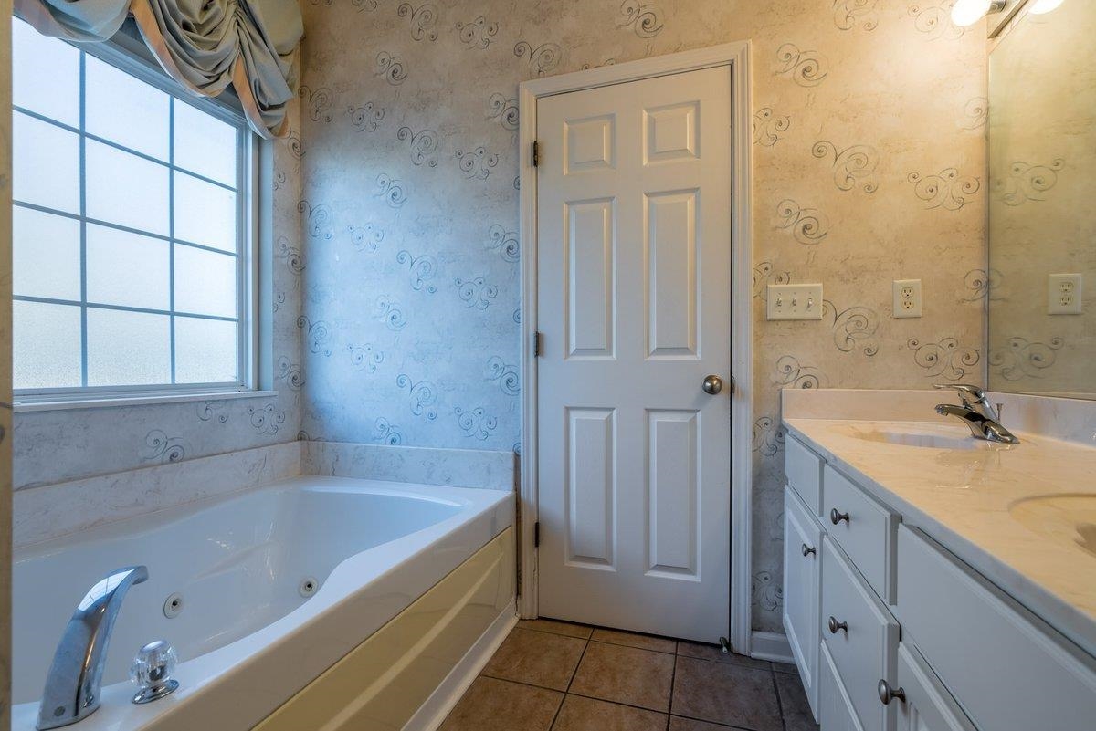 12138 Longleaf Oak Trl Property Photo 14