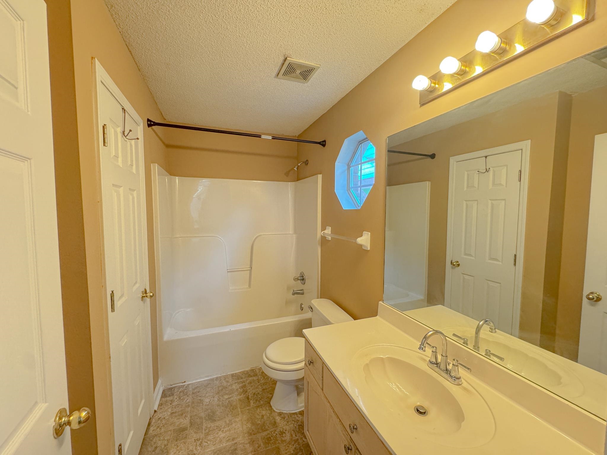 6883 Manslick Rd Property Photo 10