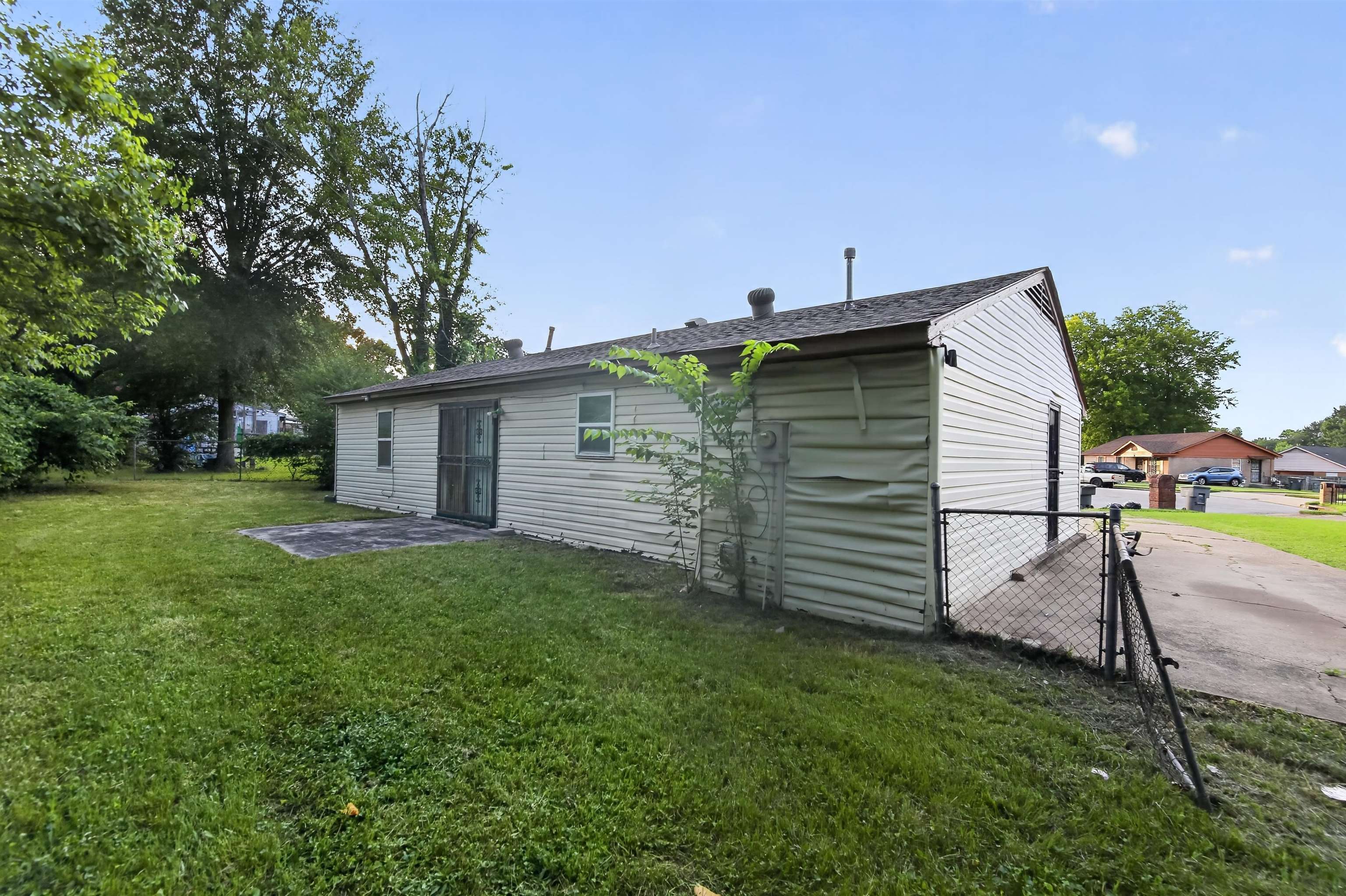 215 Leaning Trees Ln Property Photo 20