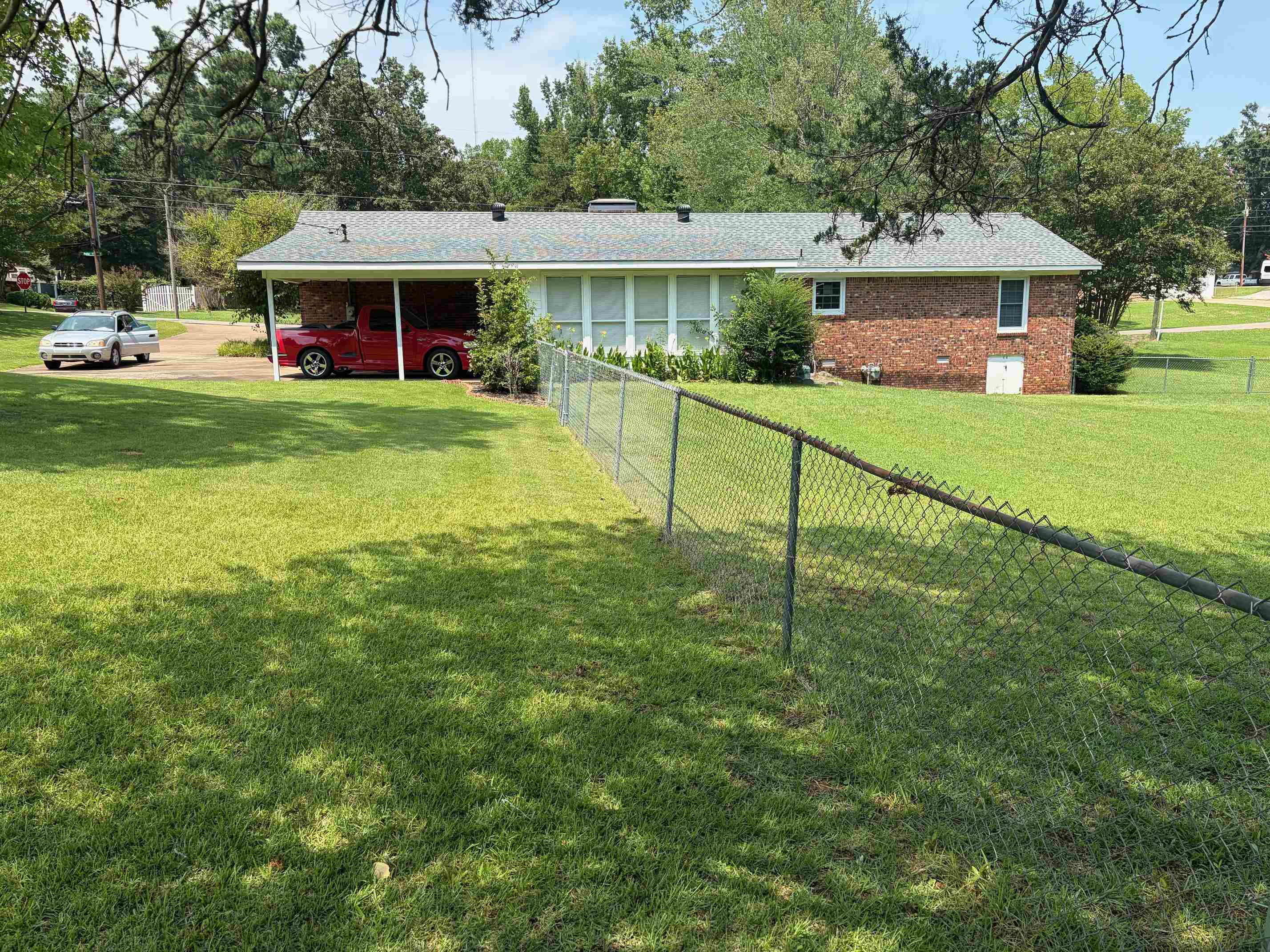 135 Poplar St Property Photo 3