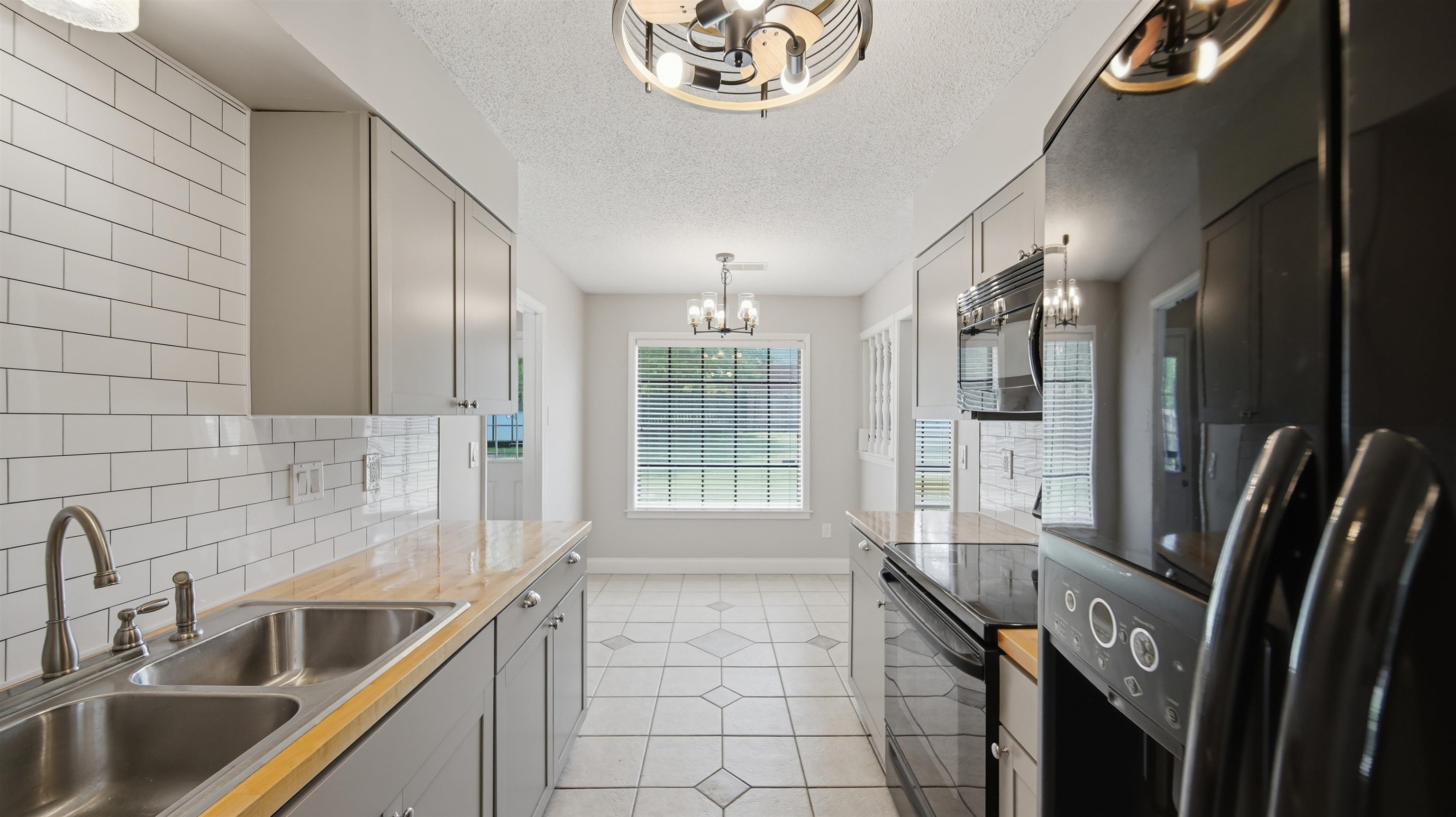 3100 Mary Elizabeth Dr Property Photo 6