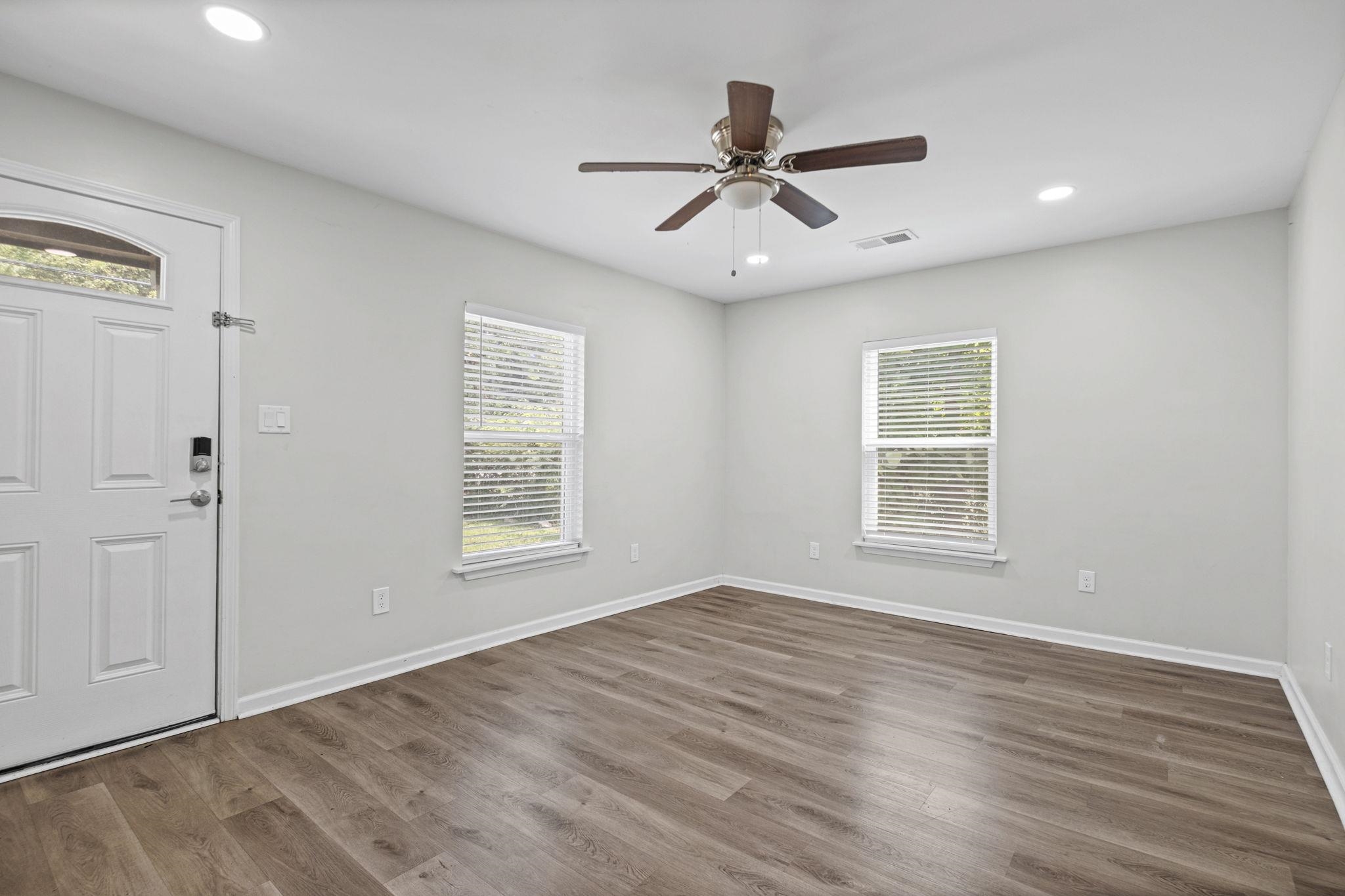 2861 Beverly Hills Rd Property Photo 3