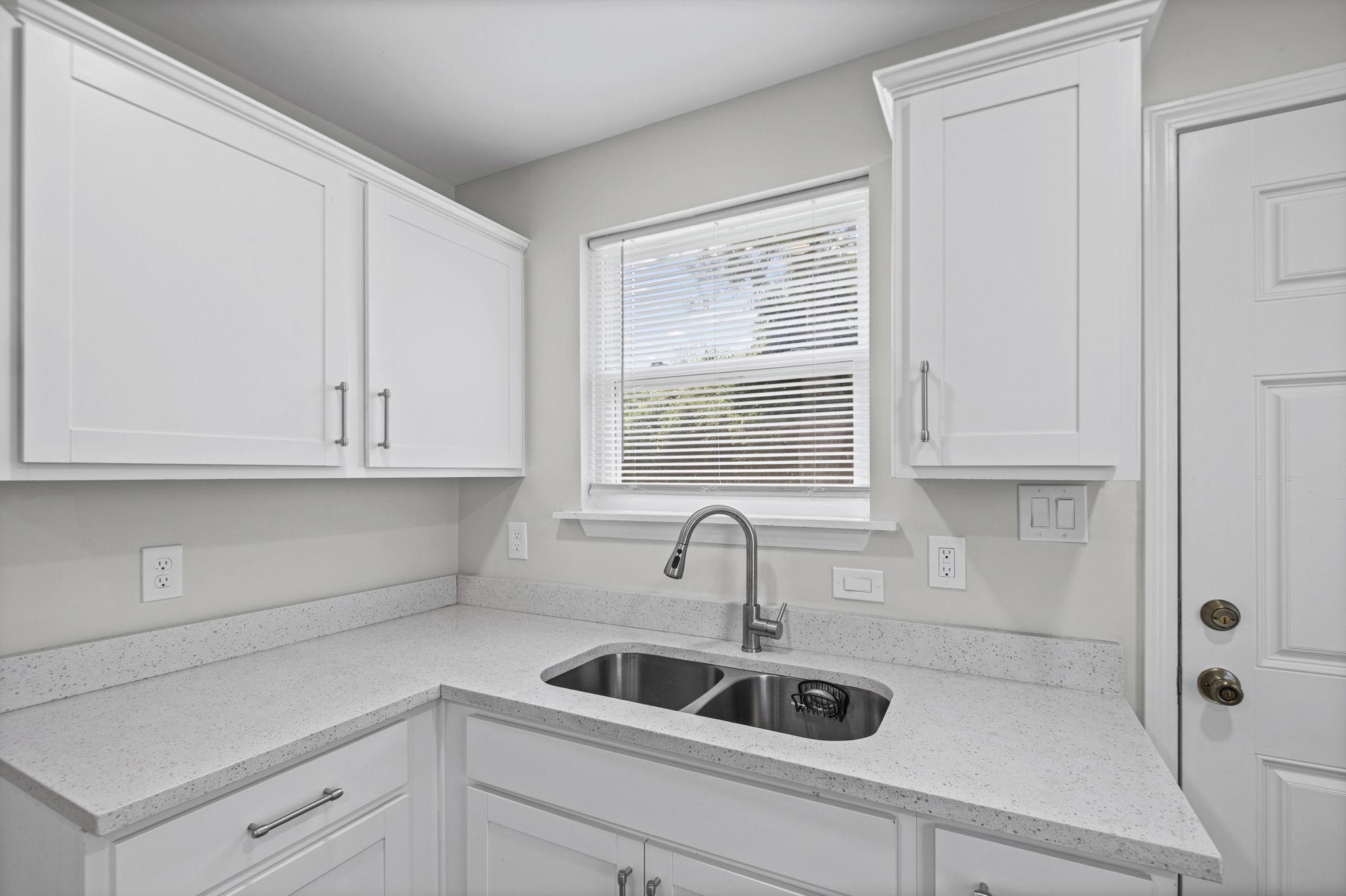 2861 Beverly Hills Rd Property Photo 12