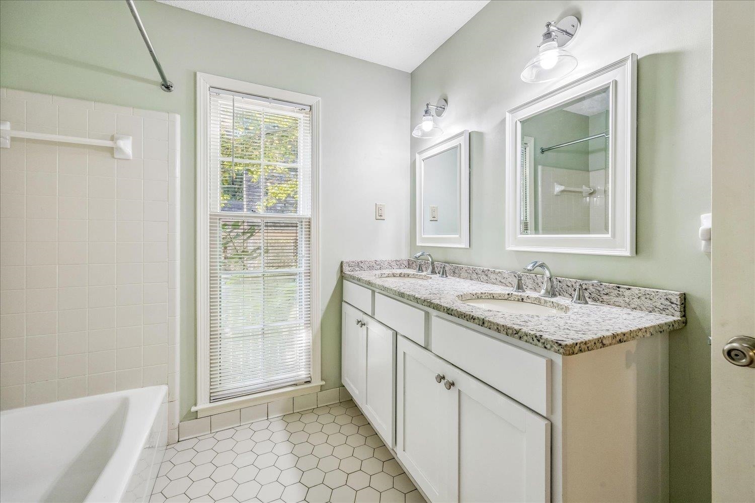 3078 Circle Gate Dr Property Photo 23