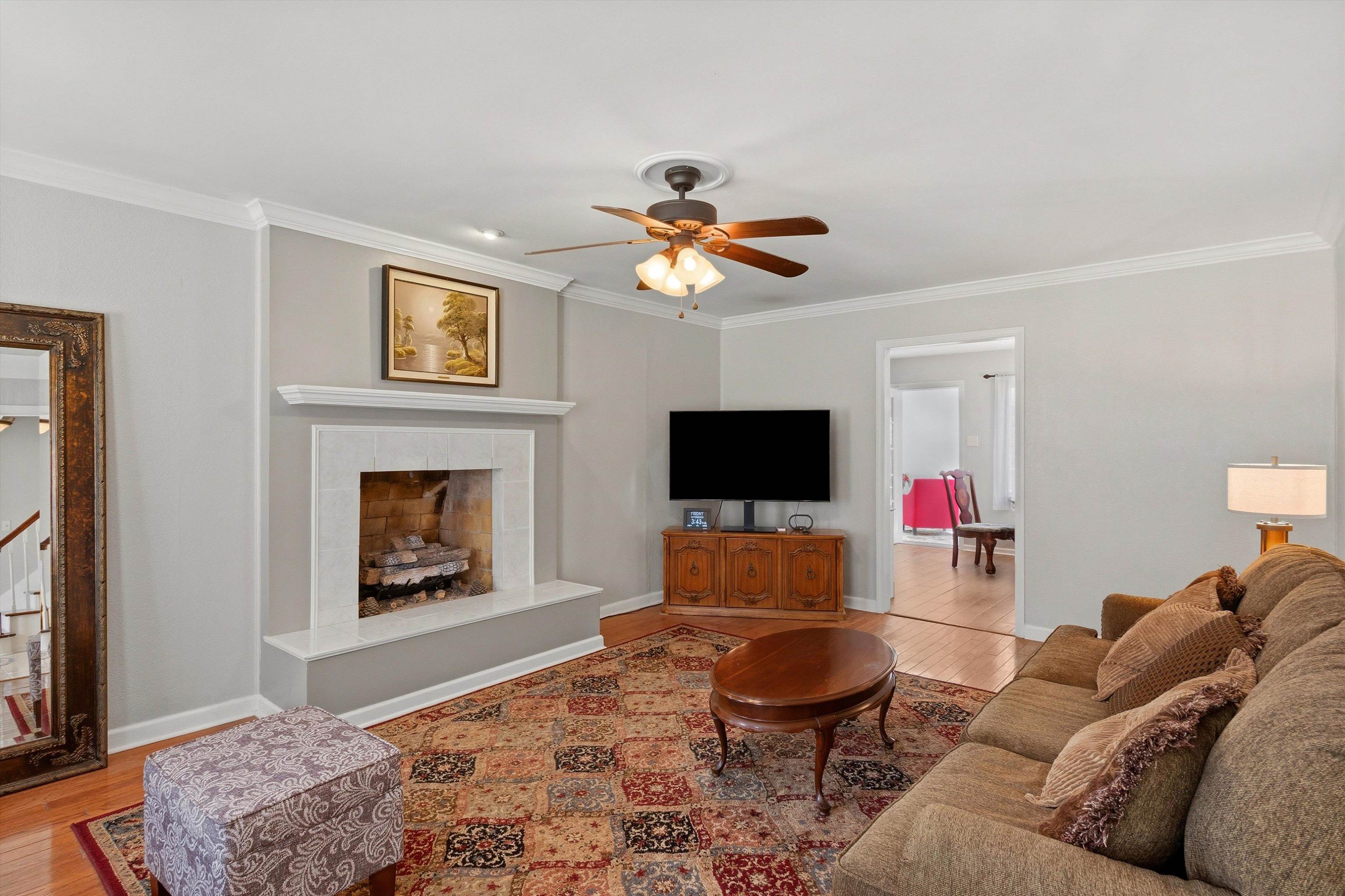 7472 Mill Run Dr Property Photo 4
