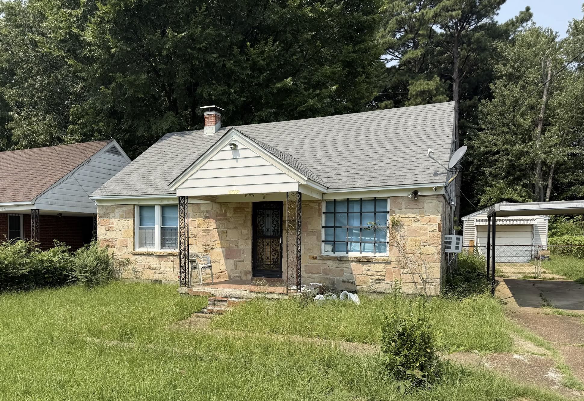 1717 Robin Hood Ln Property Photo 1