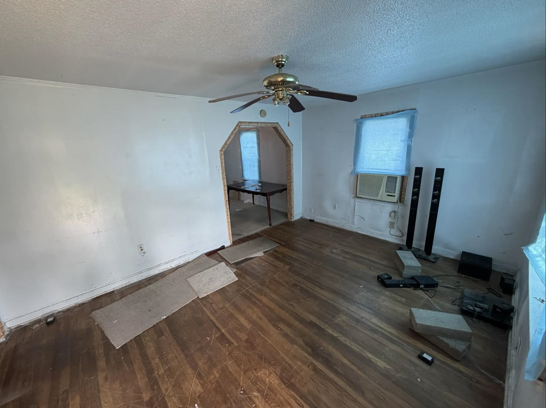 1717 Robin Hood Ln Property Photo 4