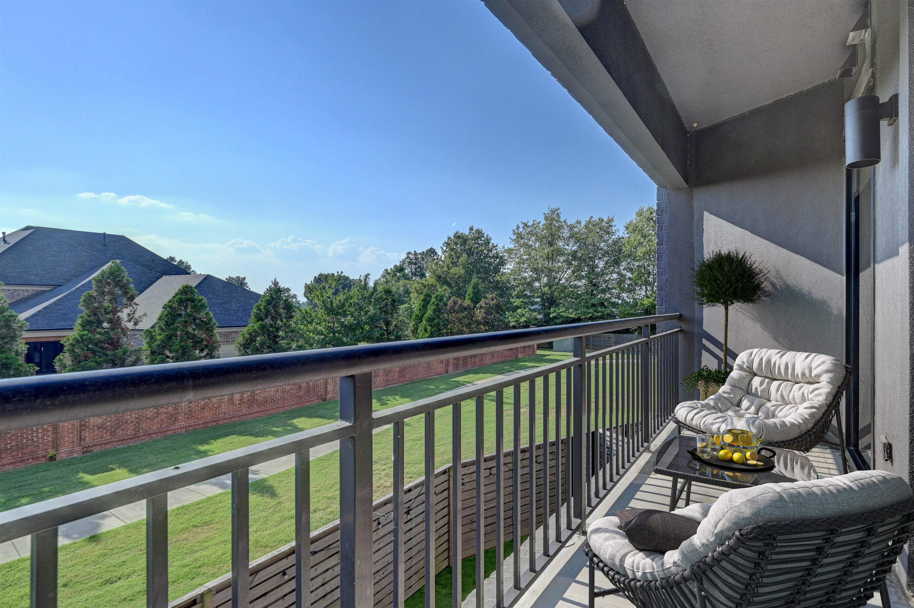 717 S Riverside Dr 206 Property Photo 2
