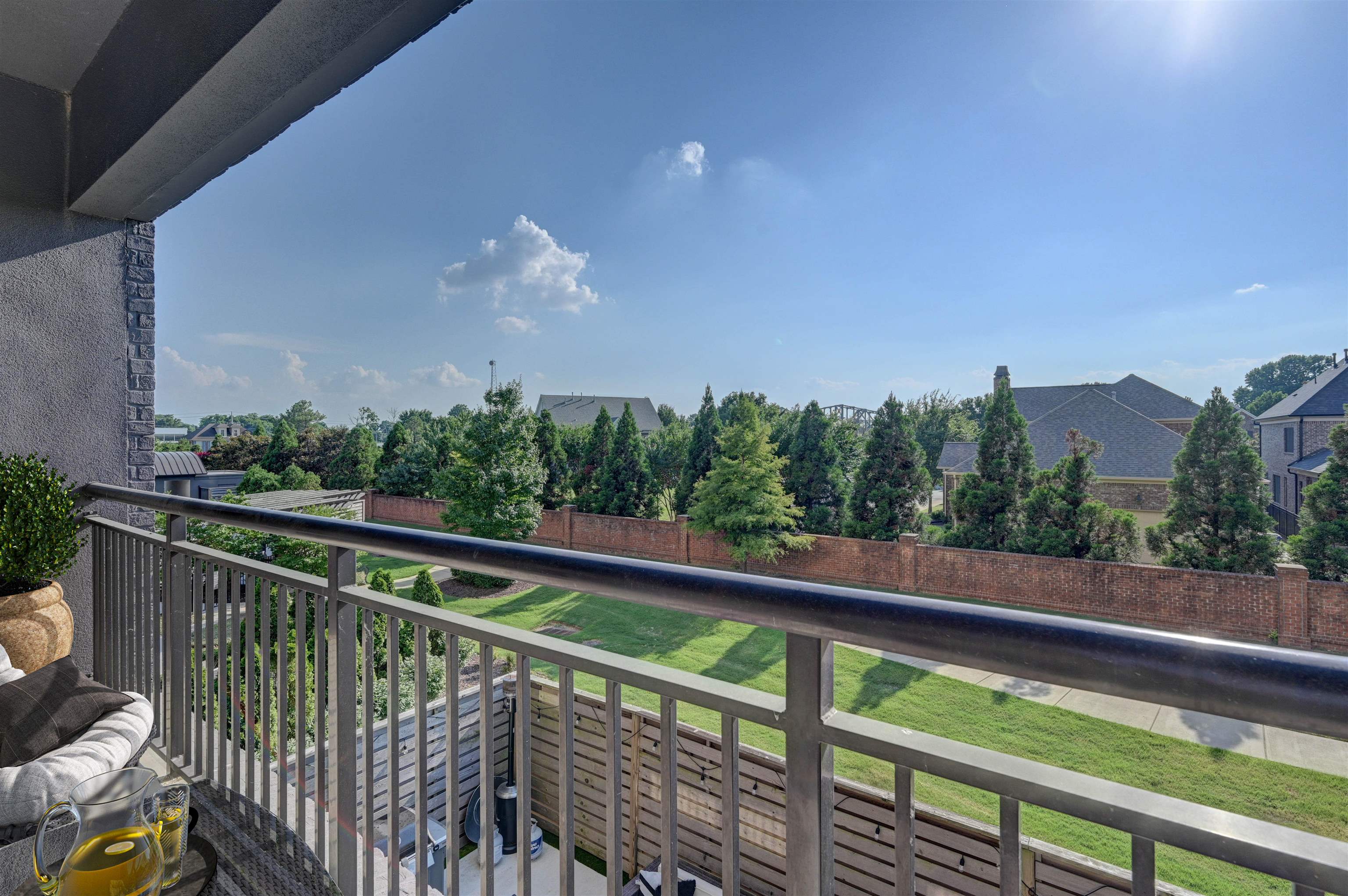 717 S Riverside Dr 206 Property Photo 3