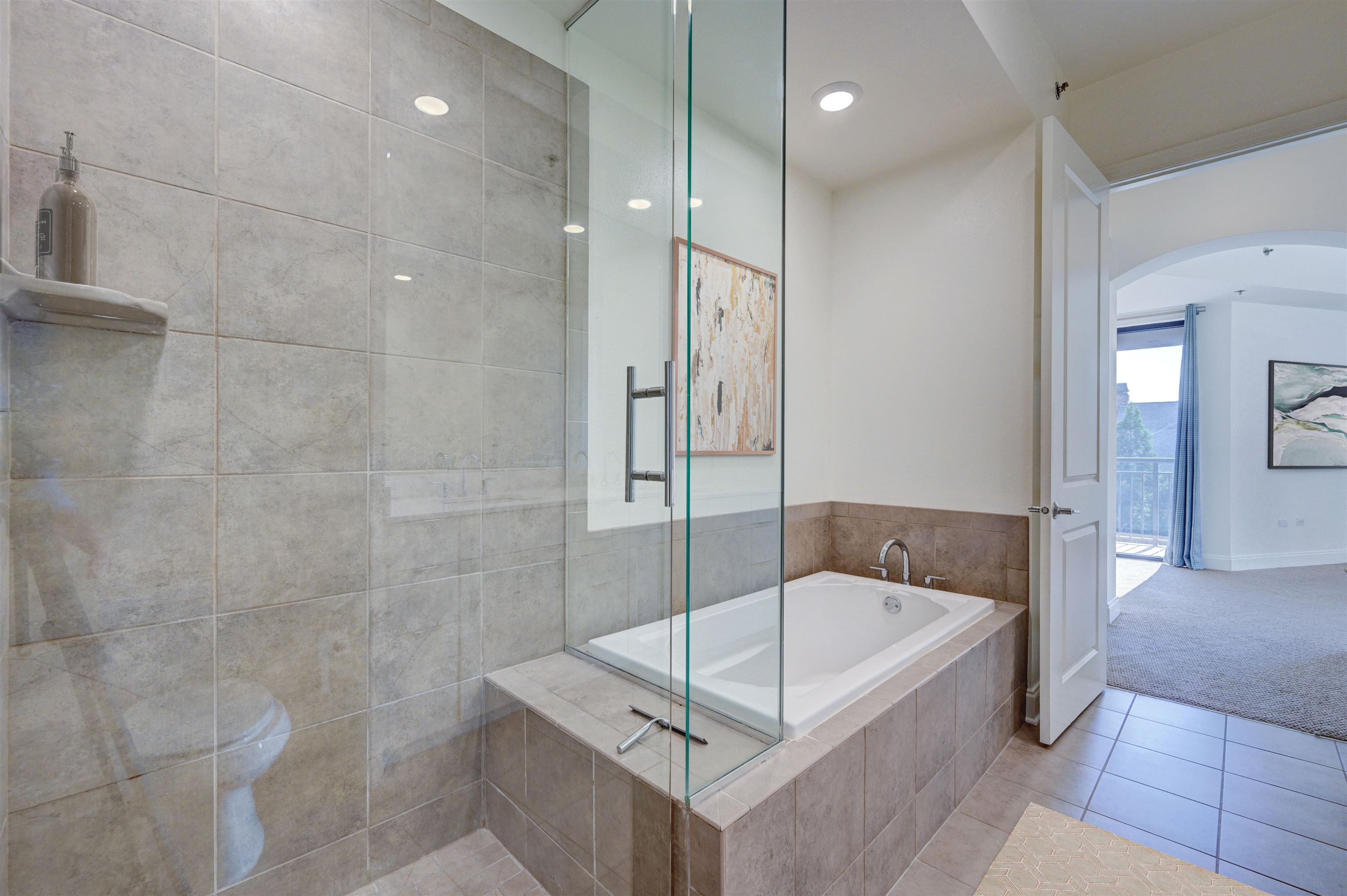 717 S Riverside Dr 206 Property Photo 10