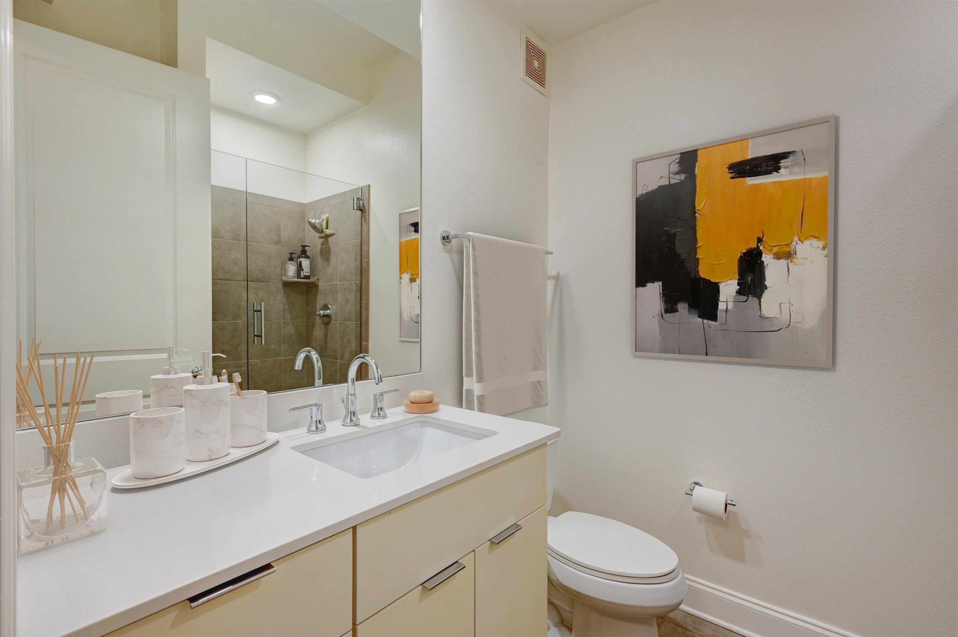 717 S Riverside Dr 206 Property Photo 13
