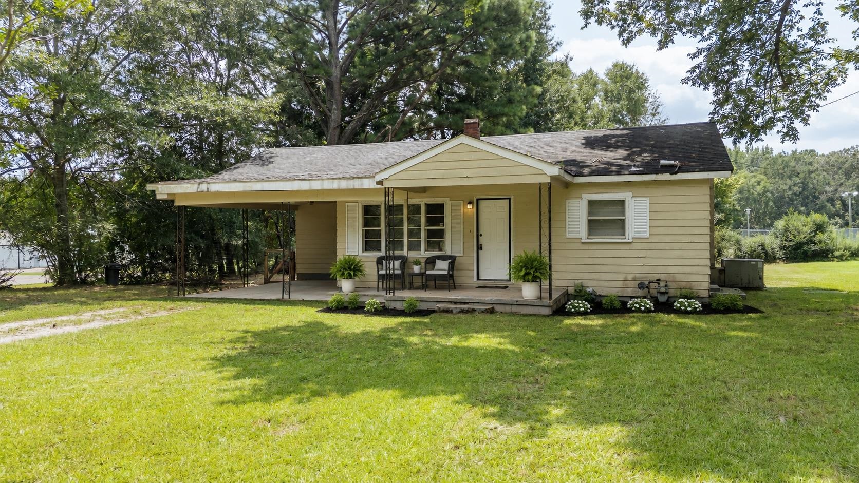 114 S Parkway Ave Property Photo 1