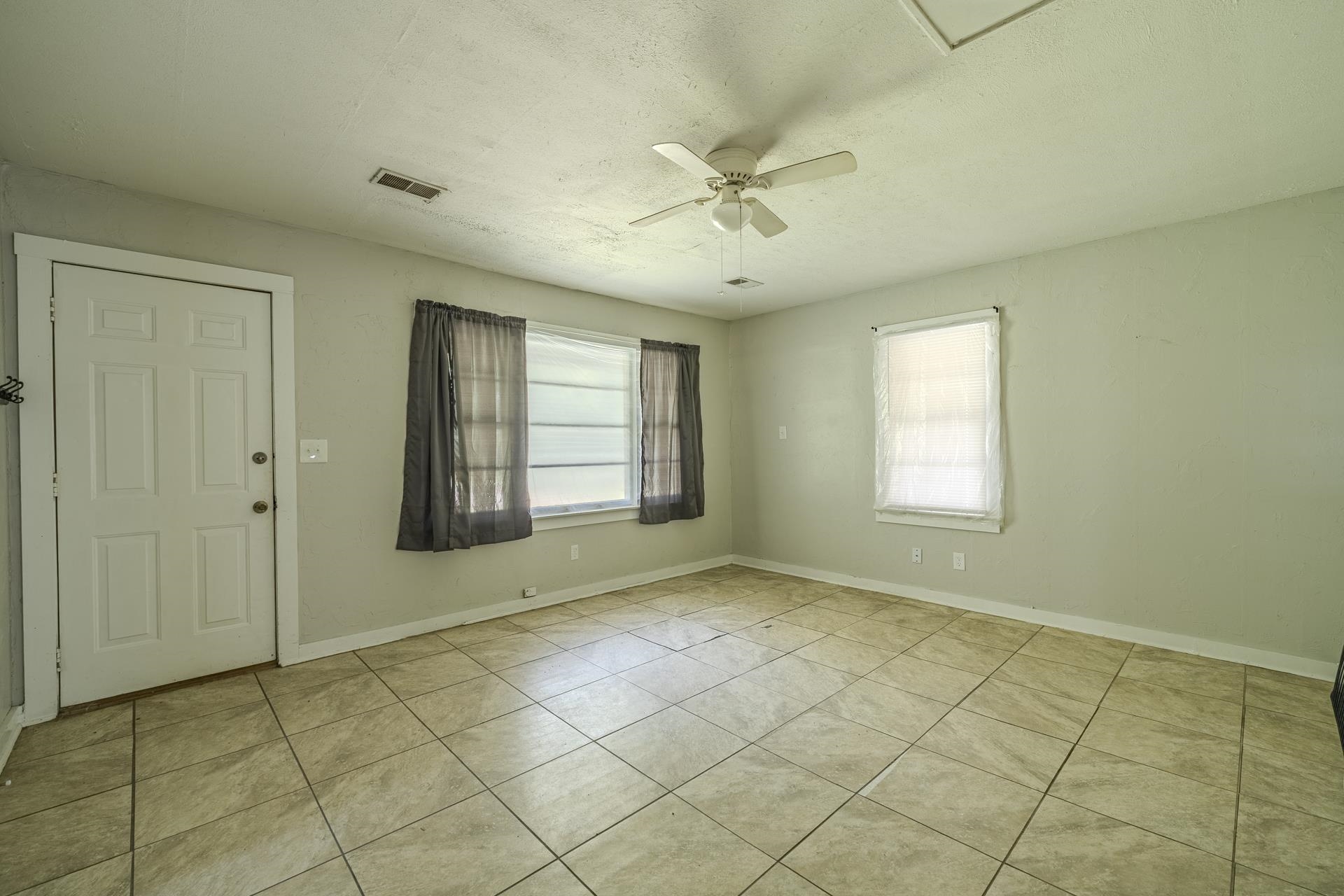 114 S Parkway Ave Property Photo 4