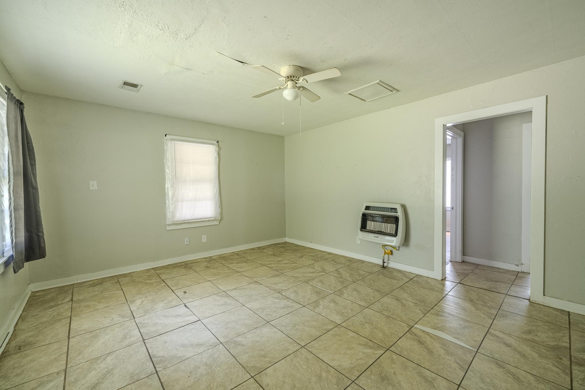 114 S Parkway Ave Property Photo 5