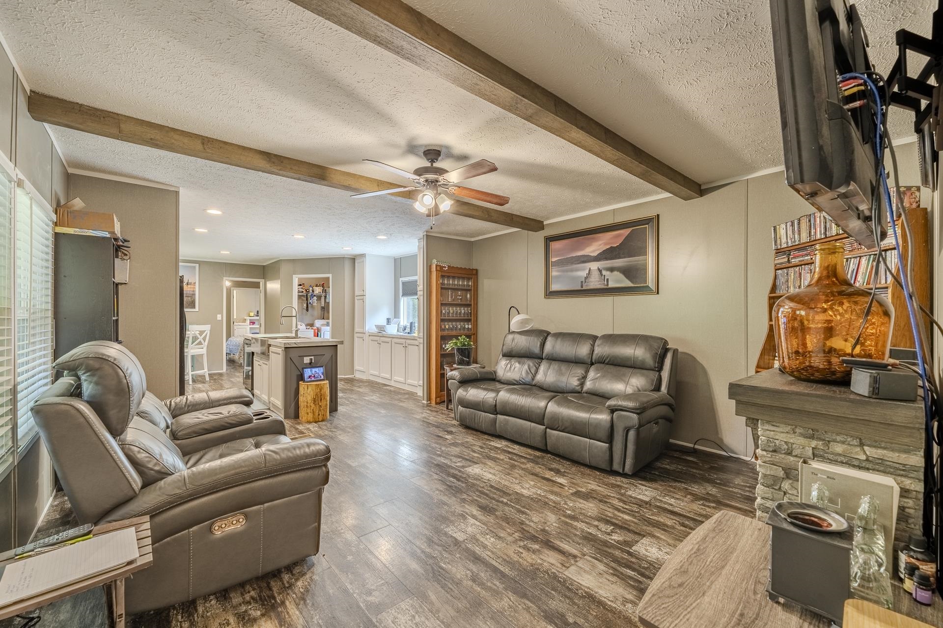 311 Dew Drop Rd Property Photo 7