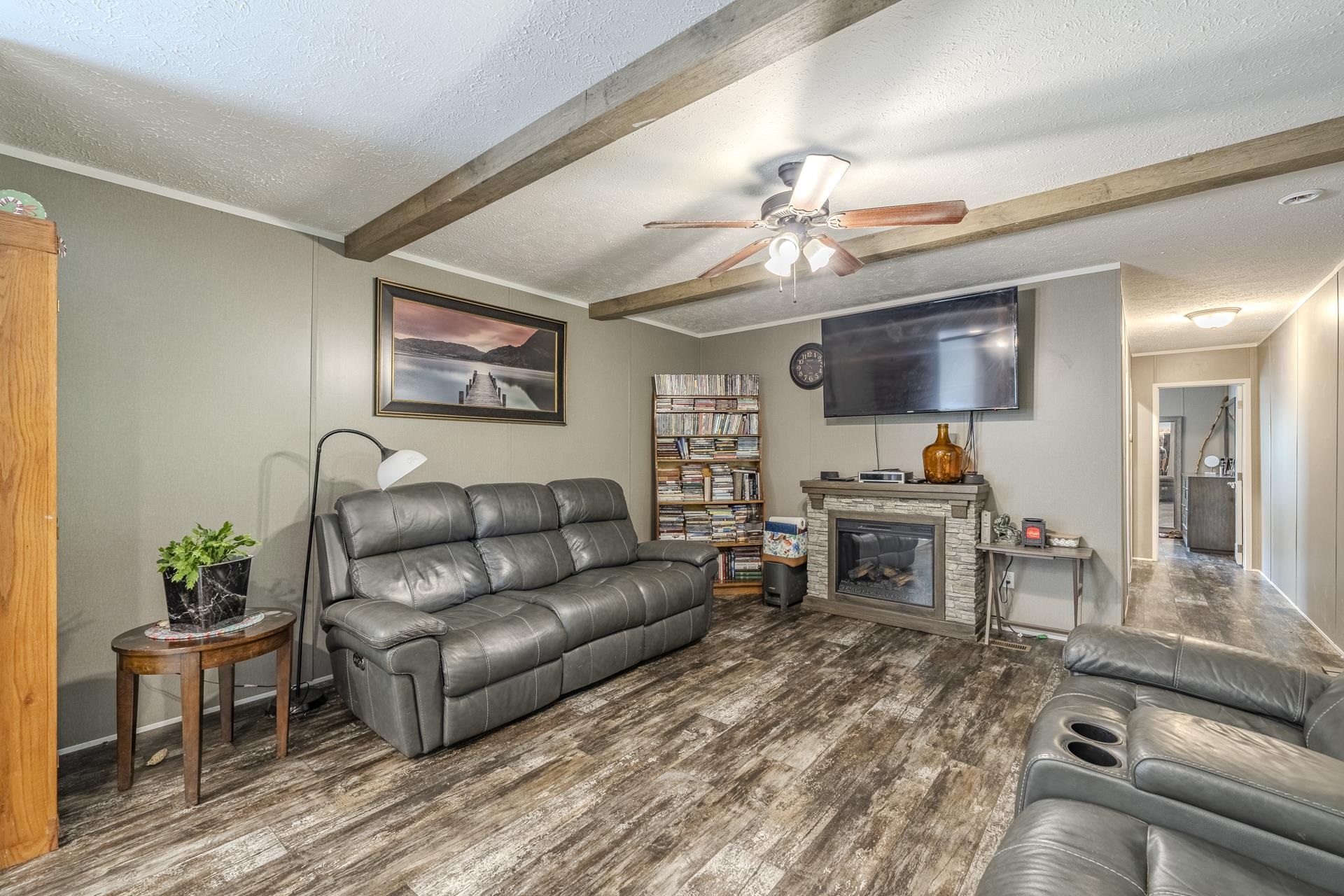 311 Dew Drop Rd Property Photo 9