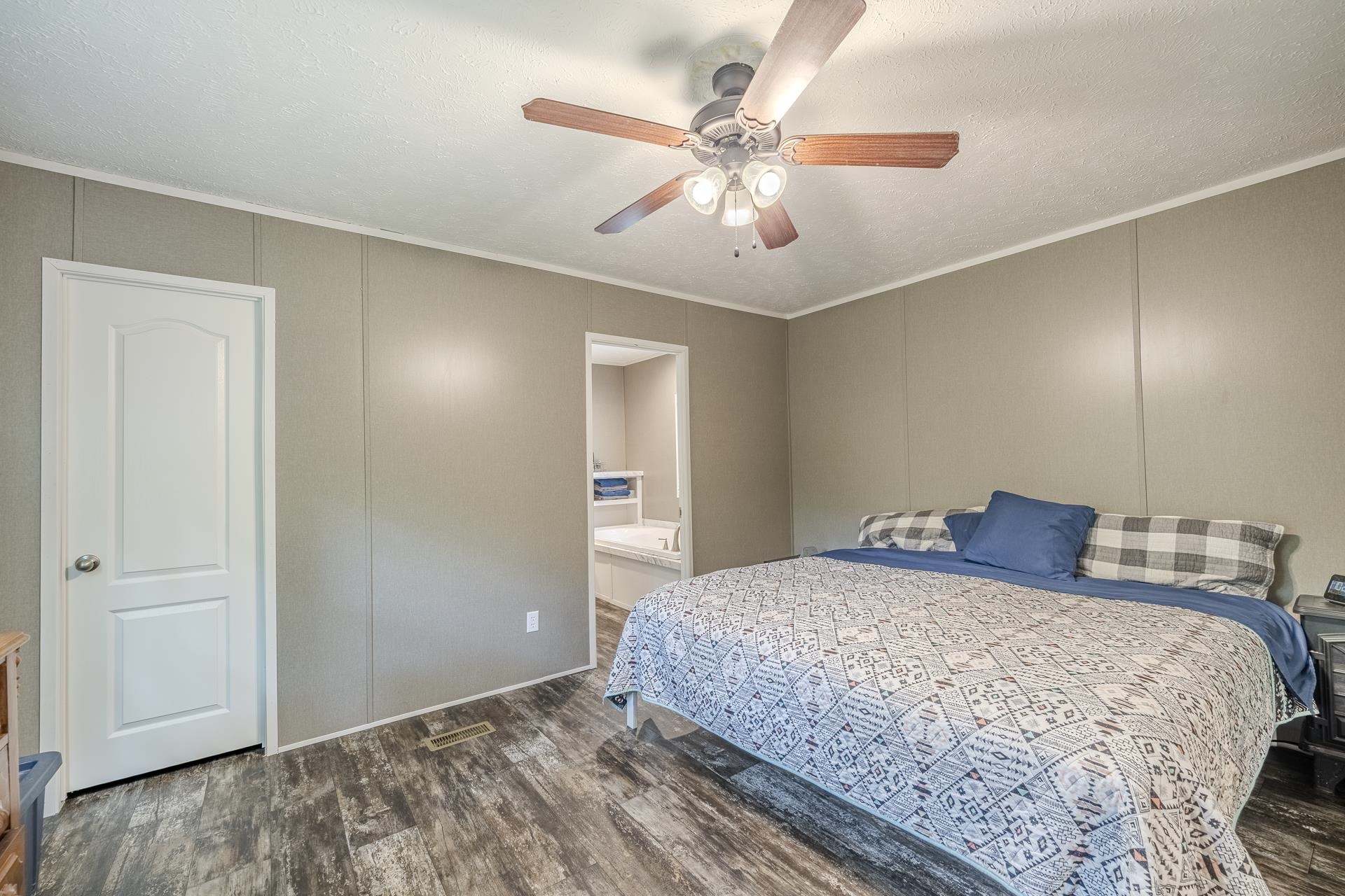 311 Dew Drop Rd Property Photo 16