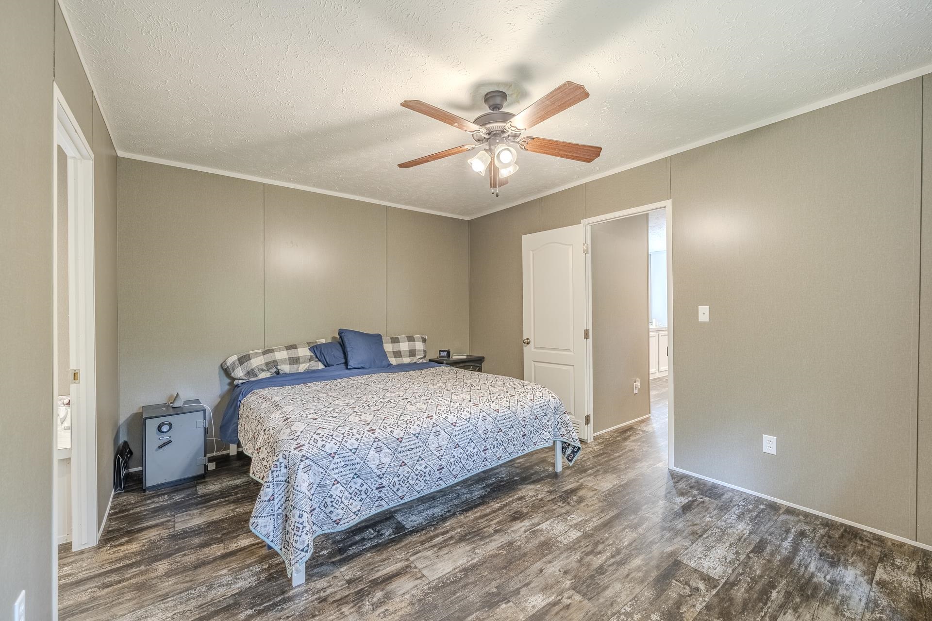311 Dew Drop Rd Property Photo 17