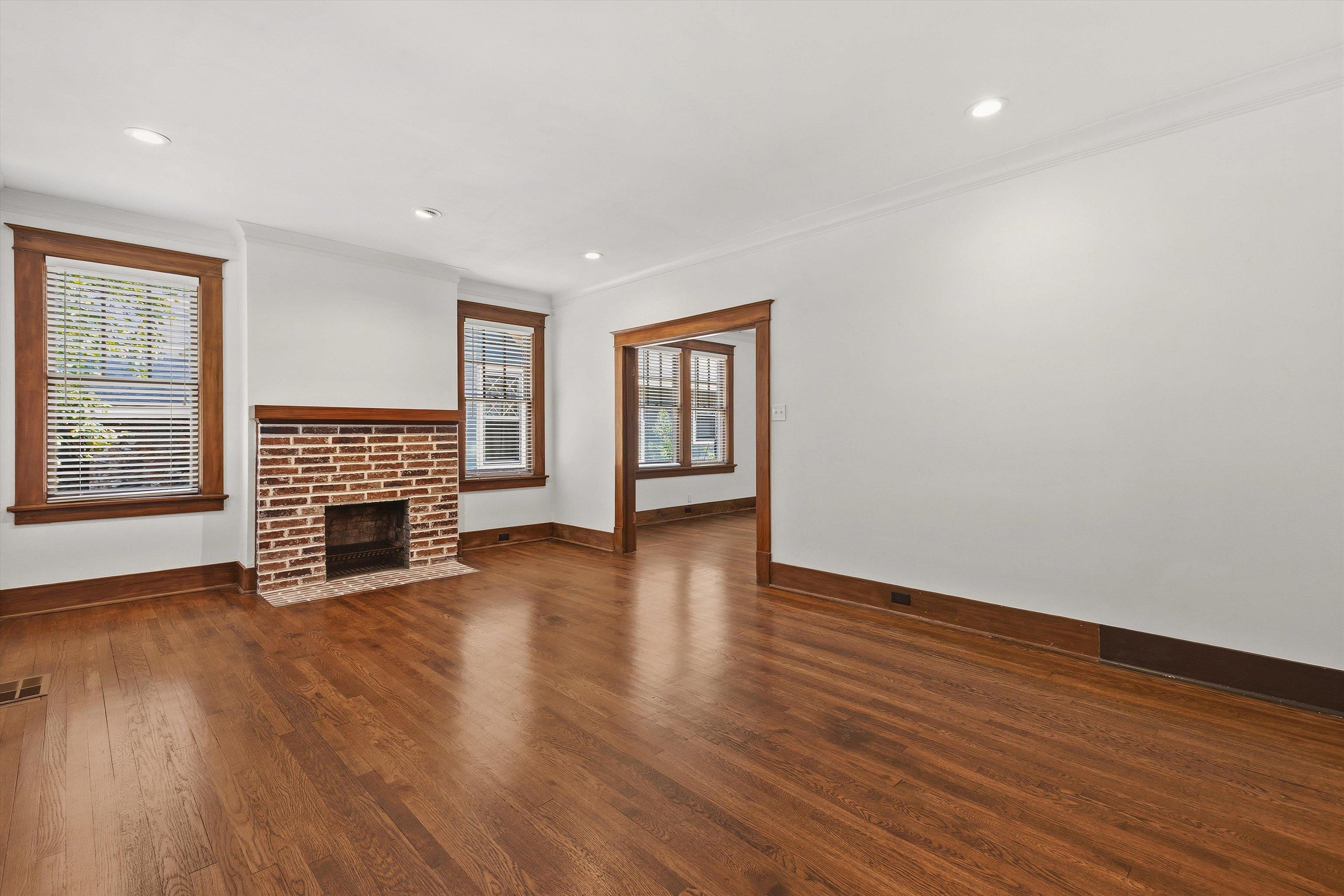 330 Hawthorne St Property Photo 3