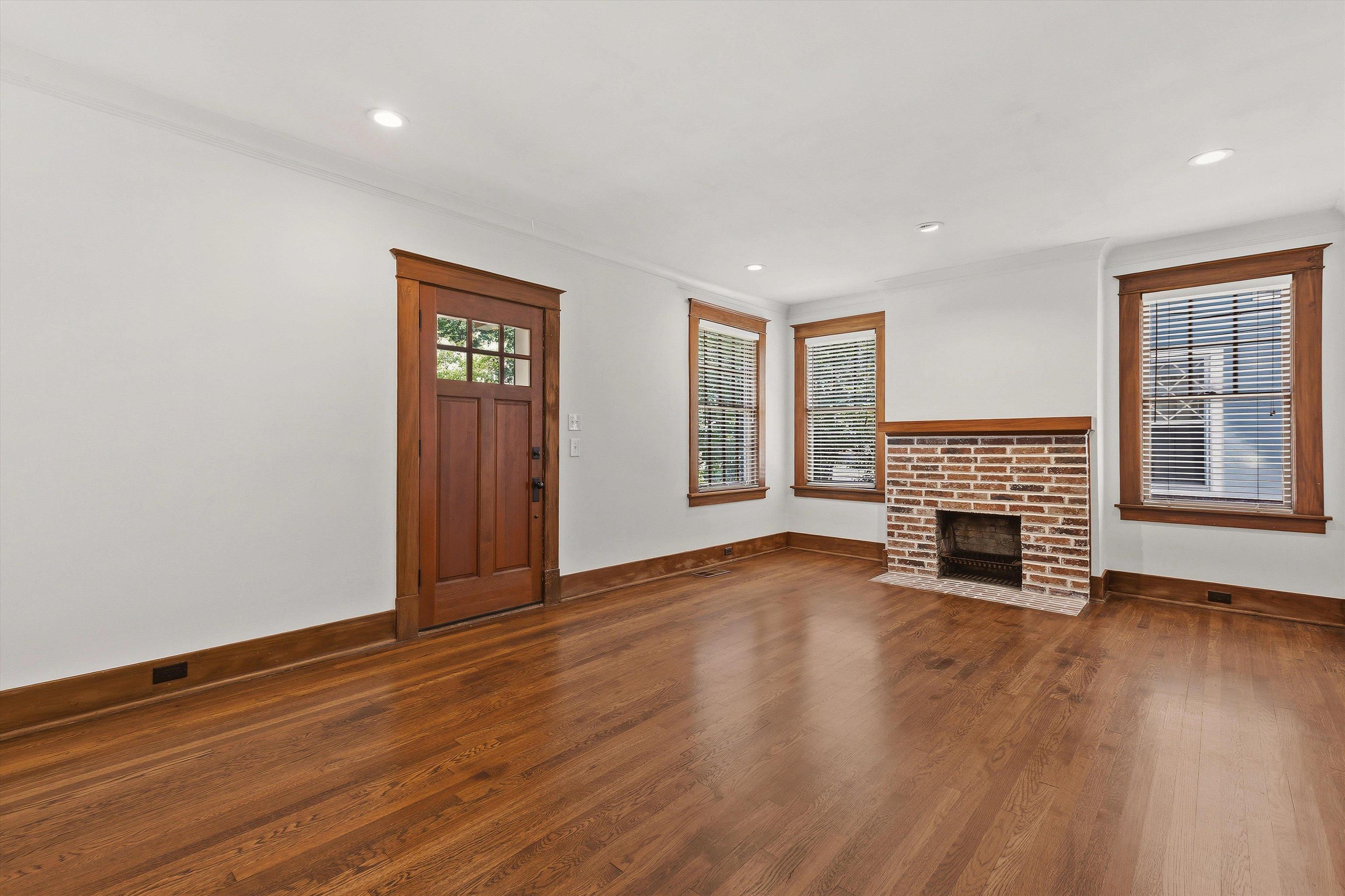 330 Hawthorne St Property Photo 4