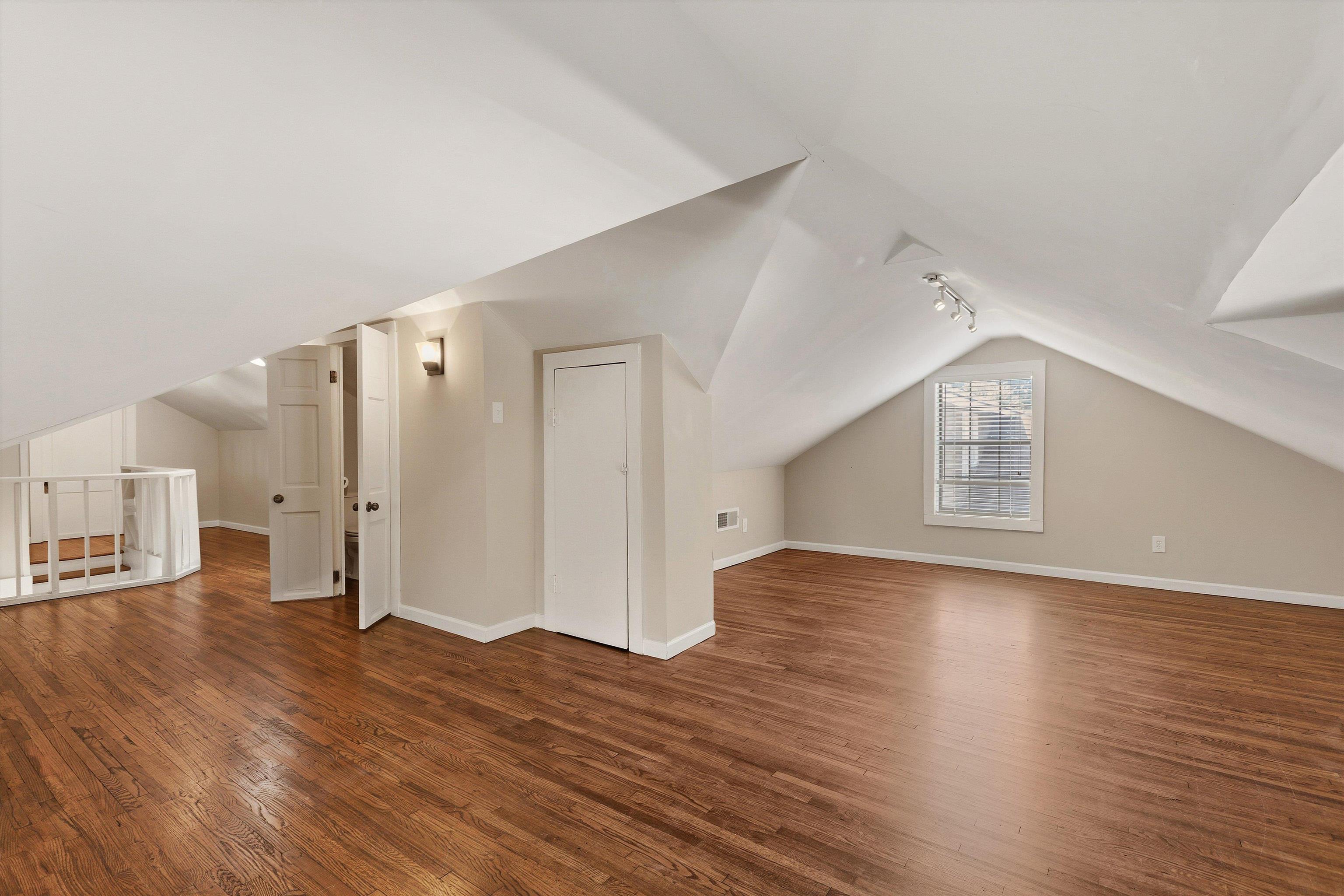 330 Hawthorne St Property Photo 18
