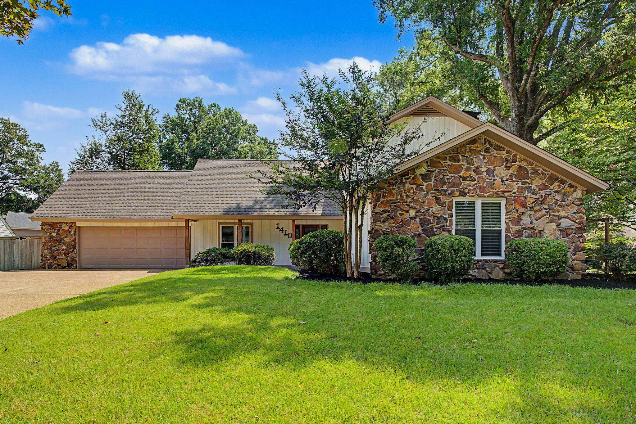 1410 RIVERWOOD CV Property Photo 1