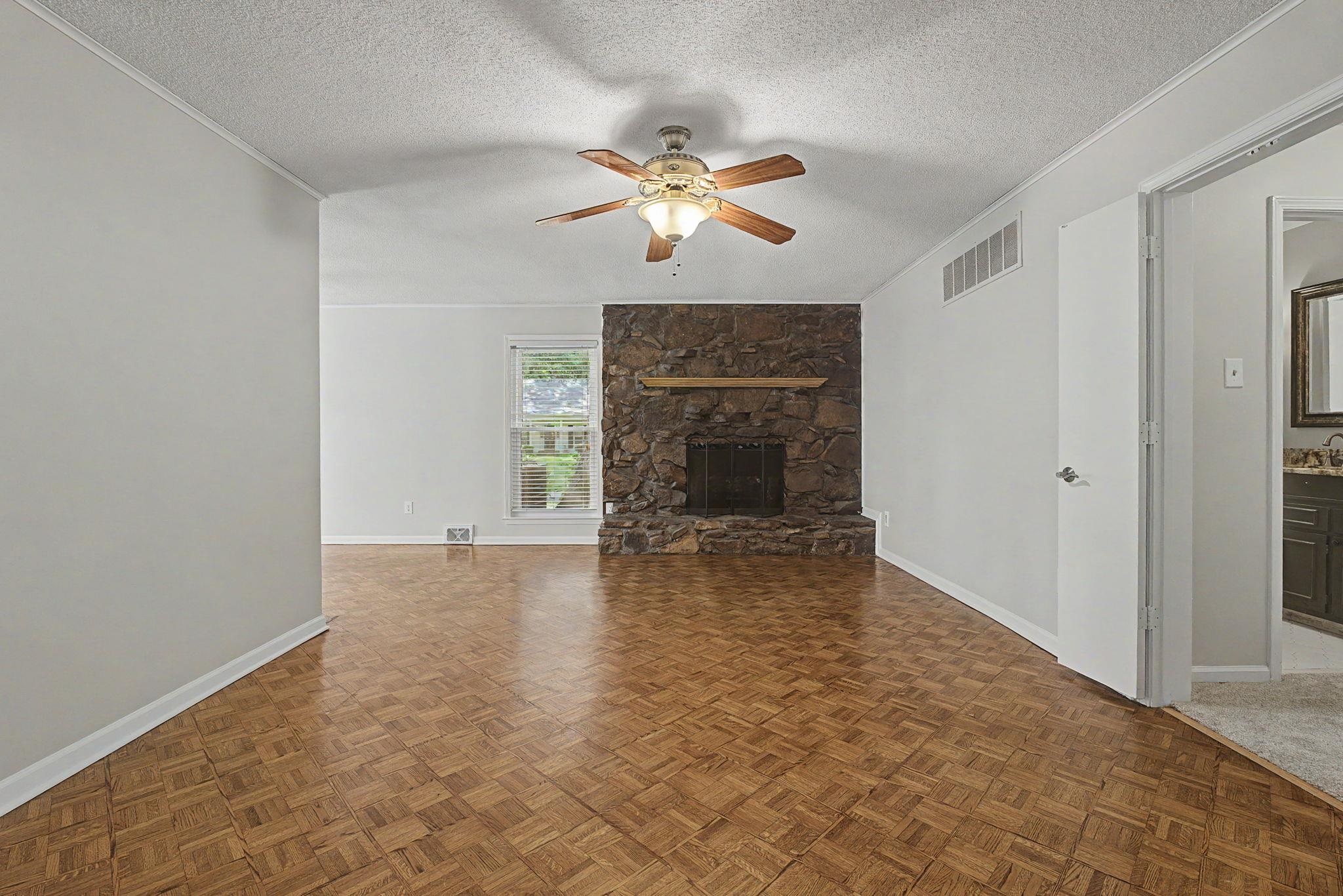 1410 Riverwood Cv Property Photo 16