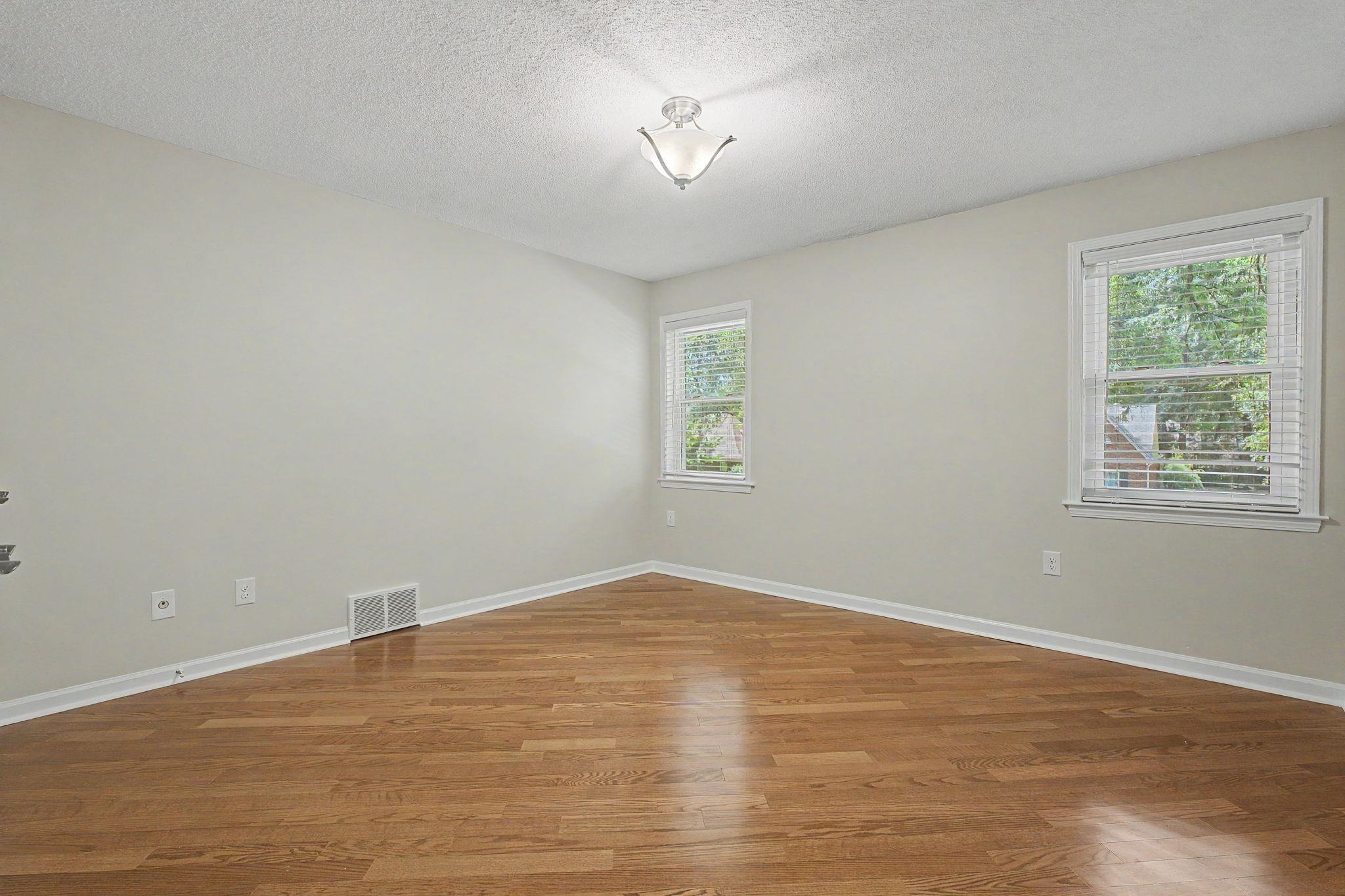 1410 Riverwood Cv Property Photo 27