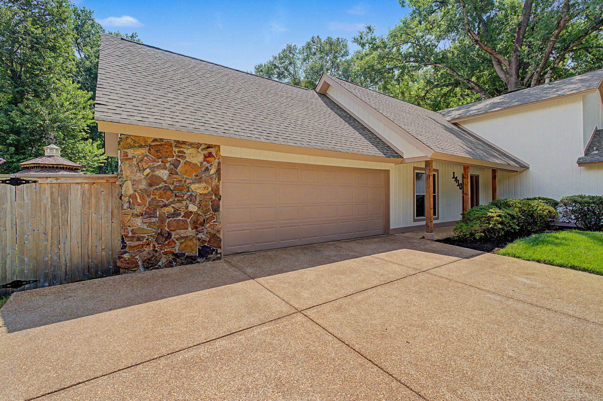 1410 Riverwood Cv Property Photo 38