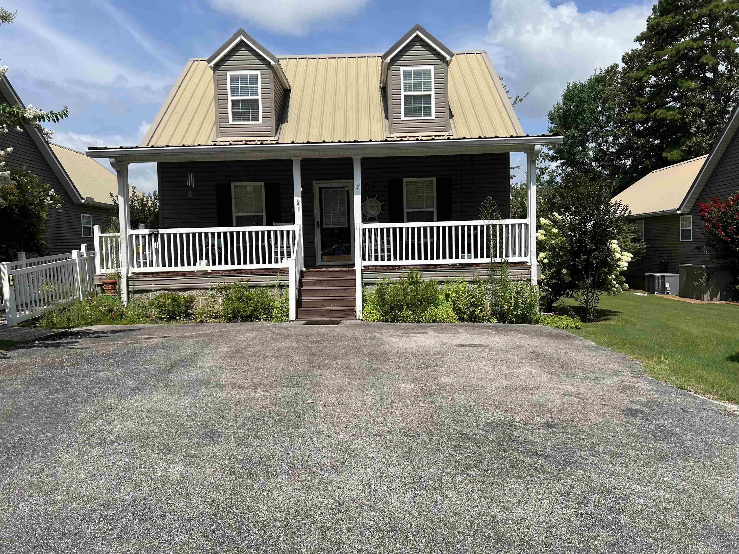 17 CONNIE CT Property Photo 1