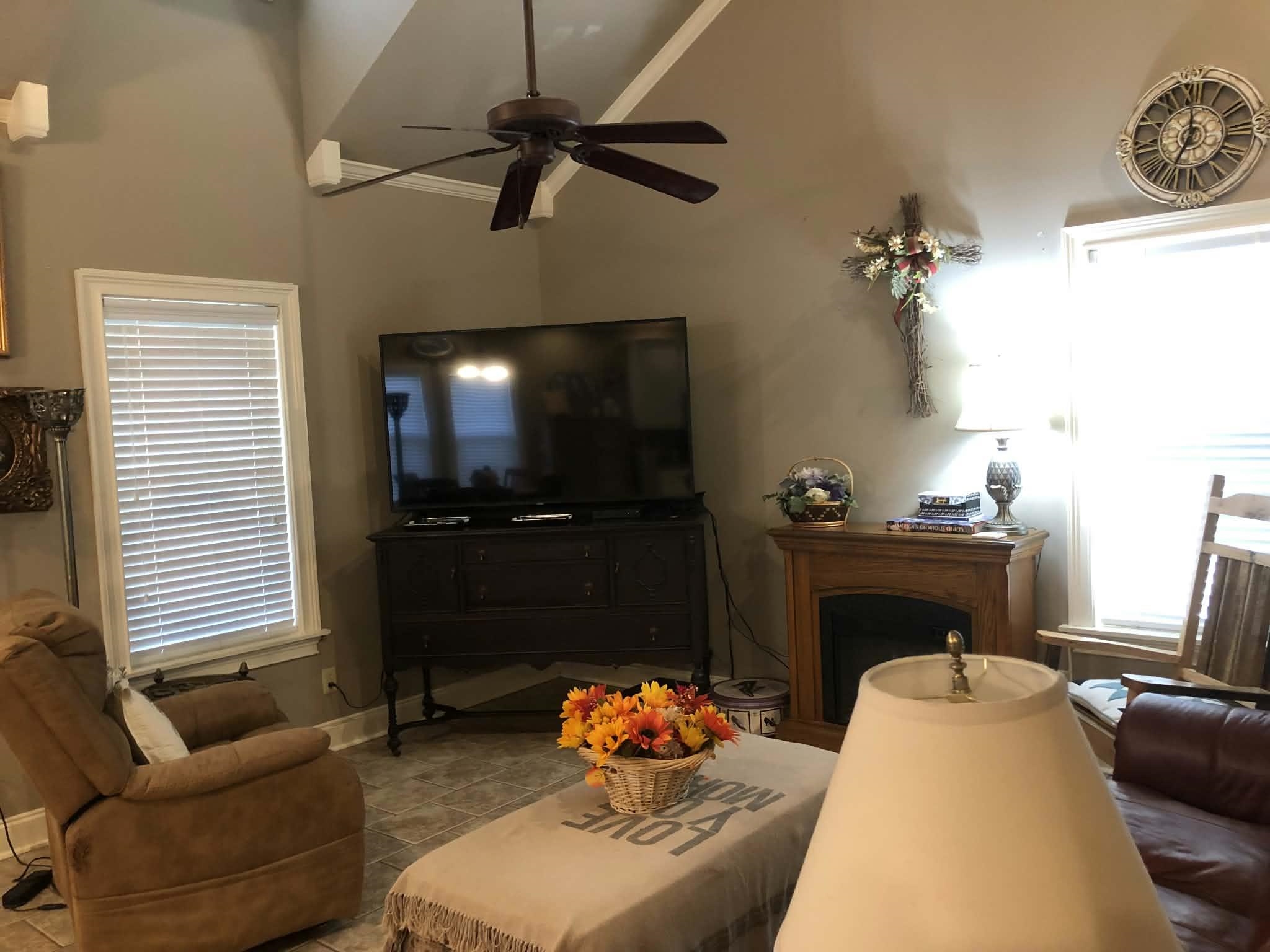 17 Connie Ct Property Photo 3