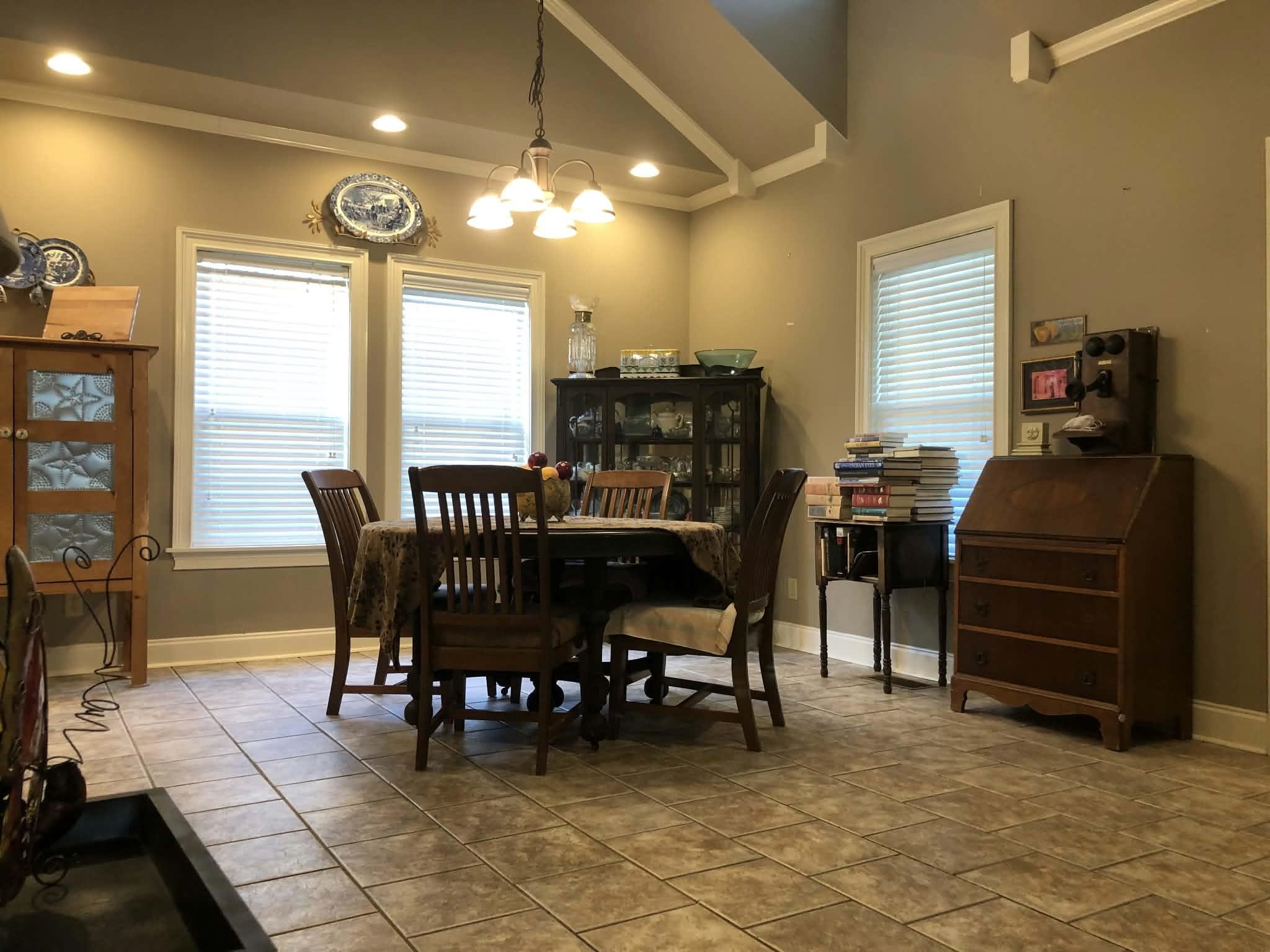 17 Connie Ct Property Photo 6