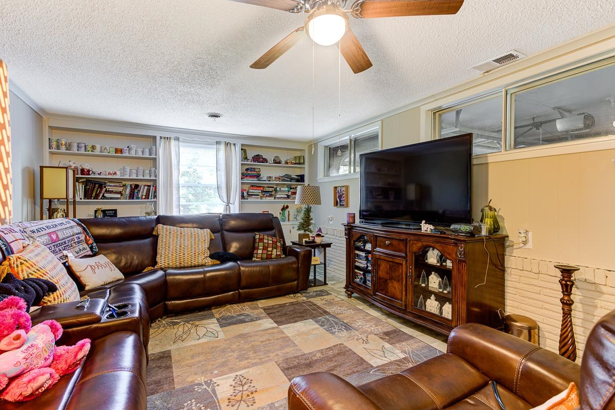 167 Clower Ave Property Photo 9