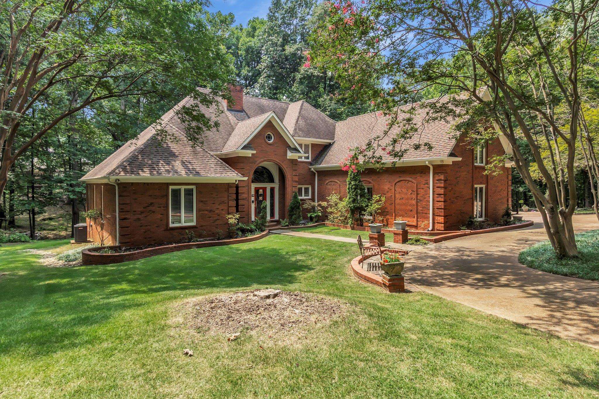 8953 Planters Woods Cv Property Photo 2