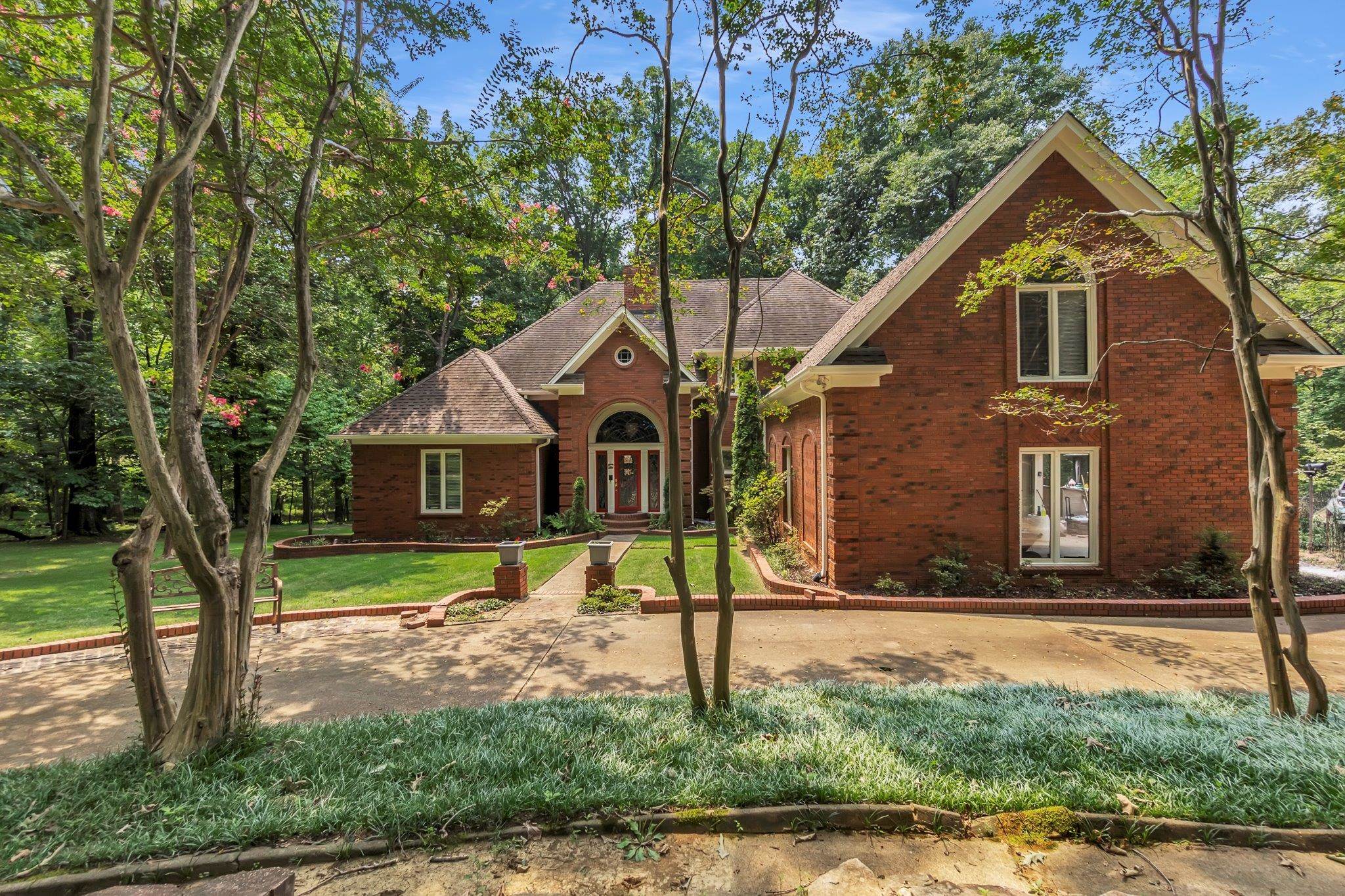 8953 Planters Woods Cv Property Photo 3