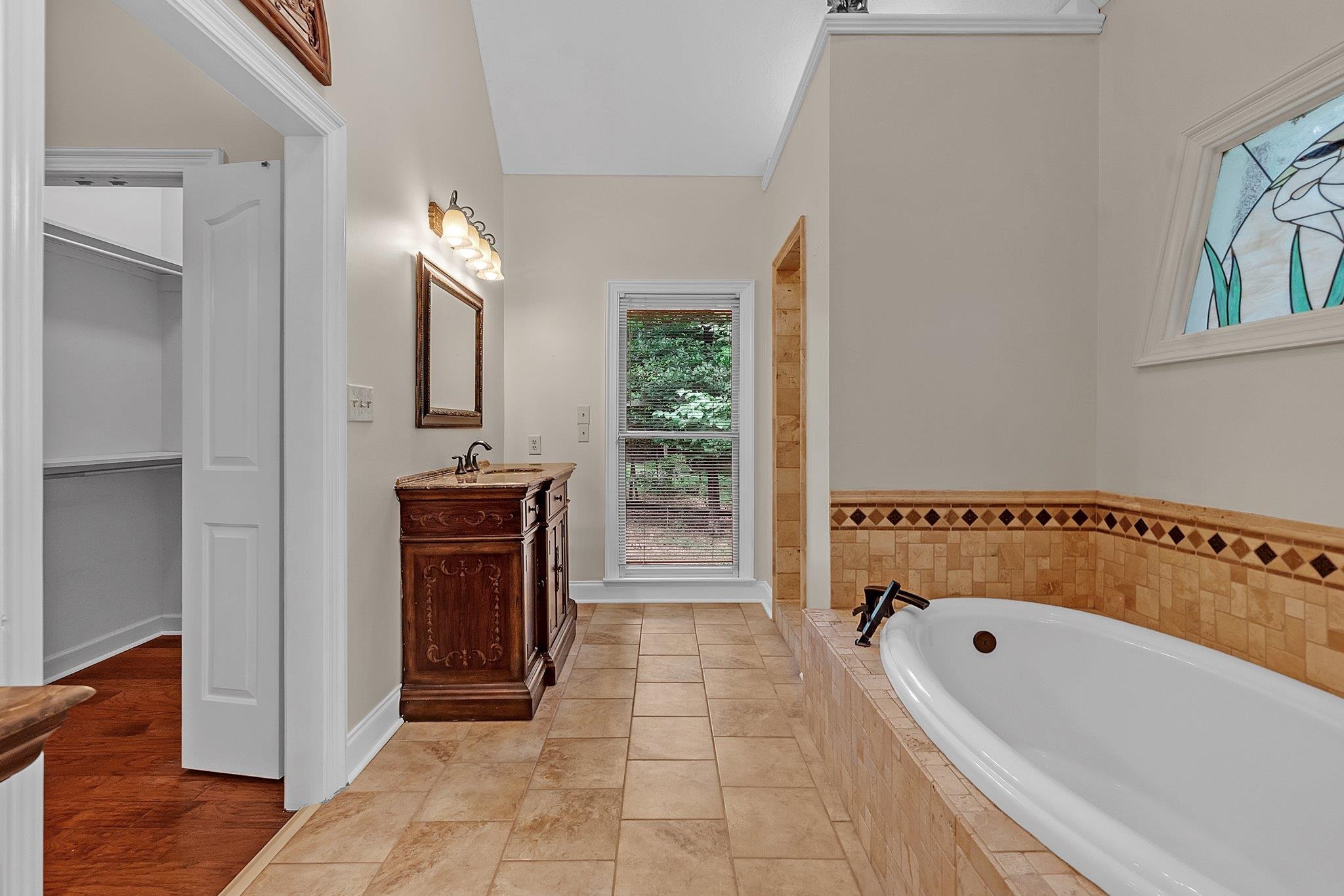 8953 Planters Woods Cv Property Photo 16