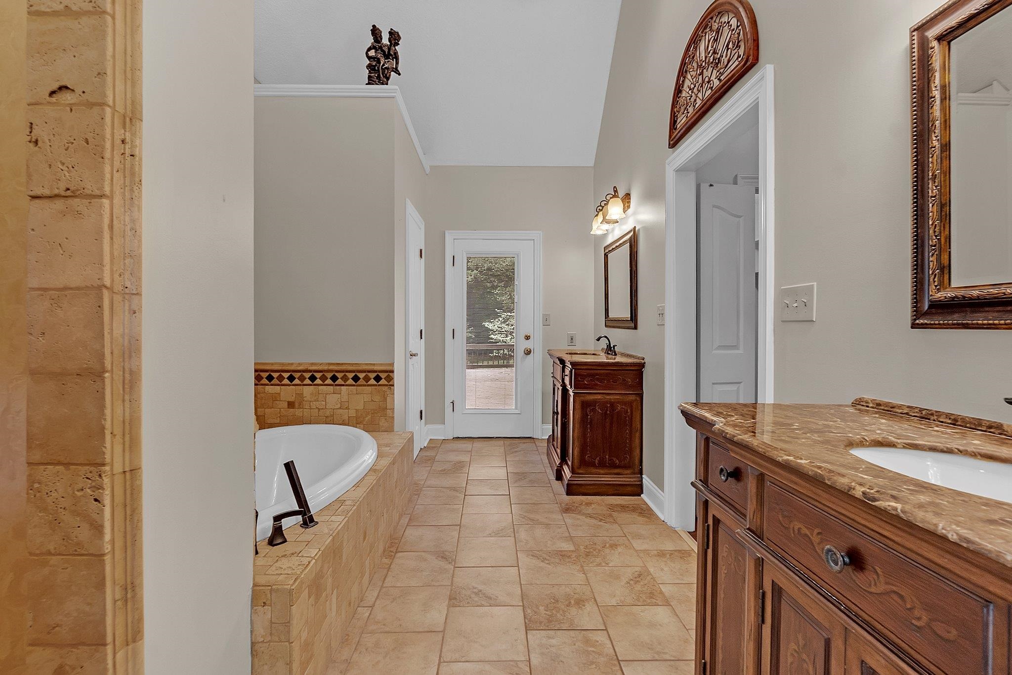 8953 Planters Woods Cv Property Photo 17