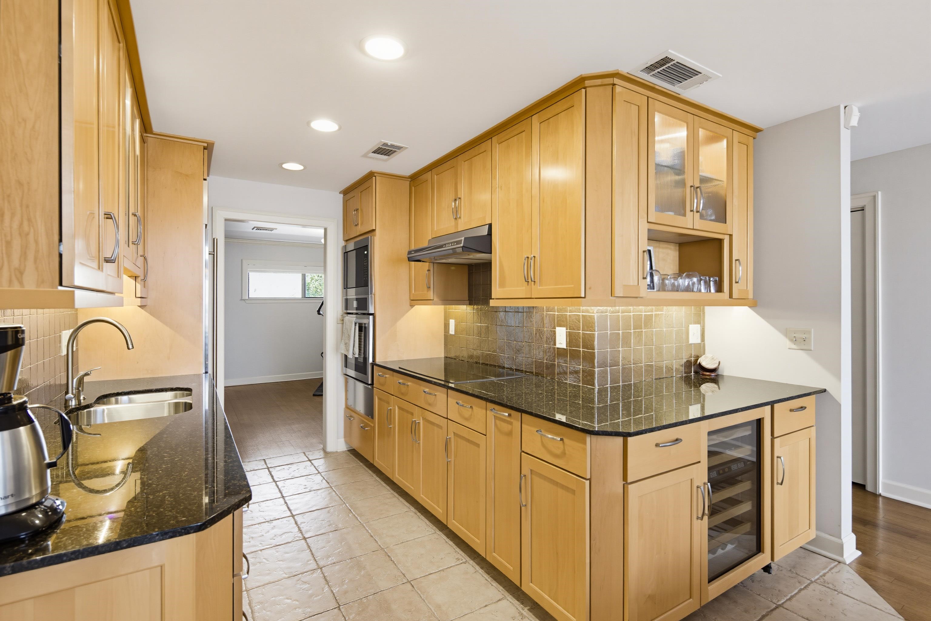 369 Riverbluff Pl 3 Property Photo 7