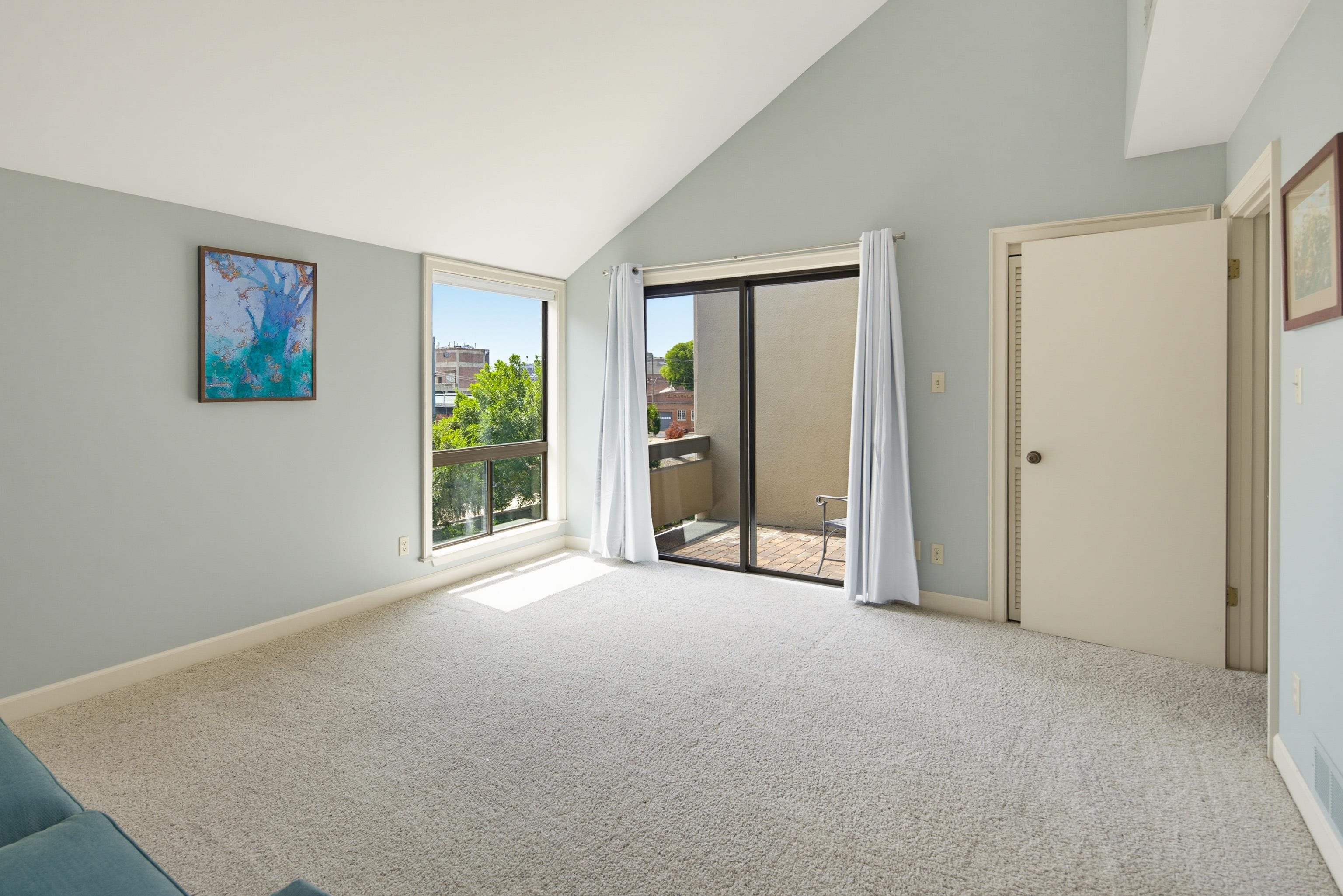 369 Riverbluff Pl 3 Property Photo 26